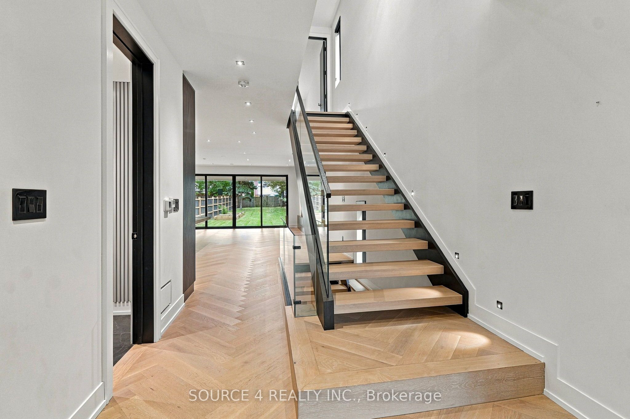 20b Broadview Avenue Property Photo 8