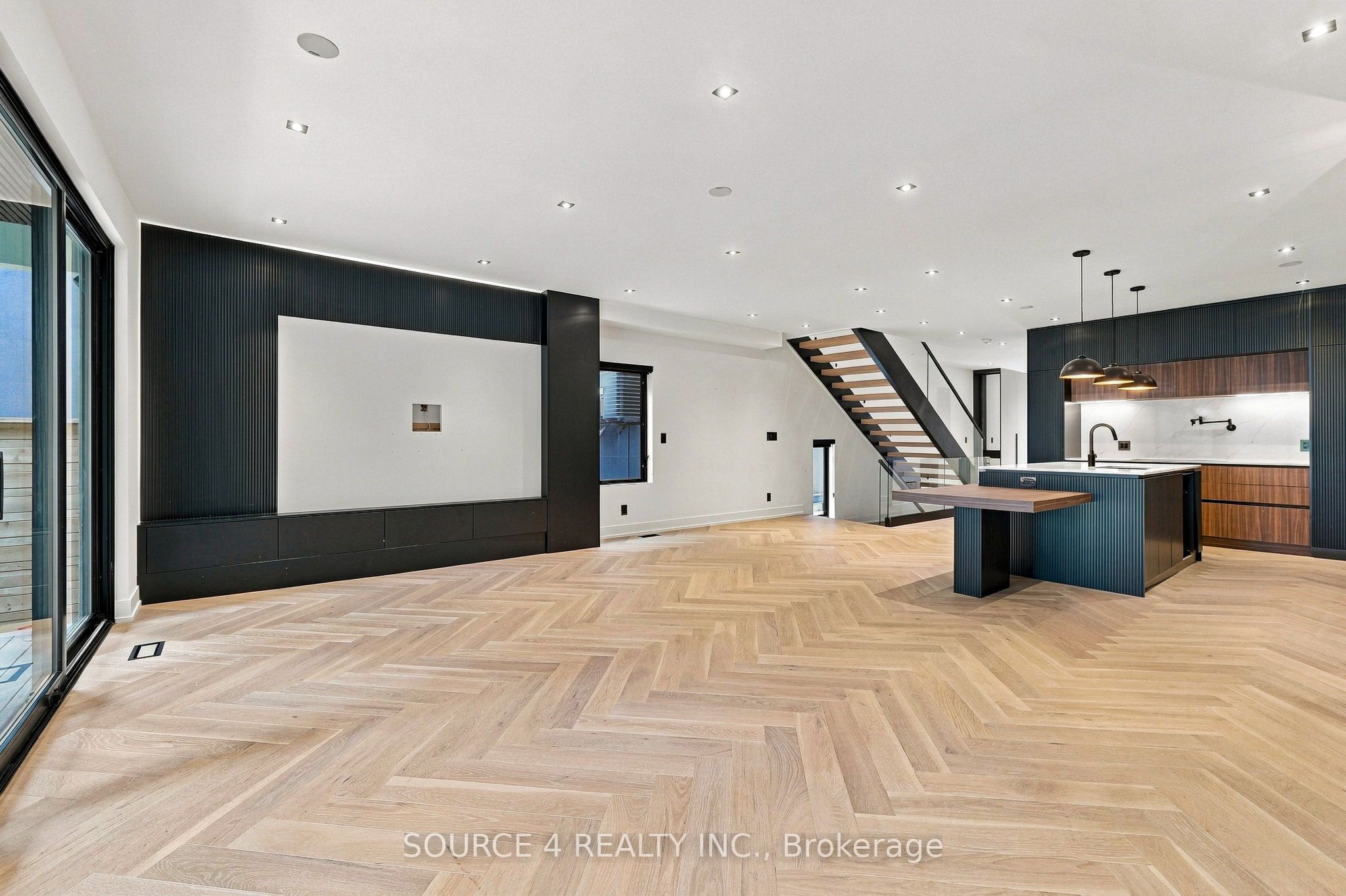 20b Broadview Avenue Property Photo 19