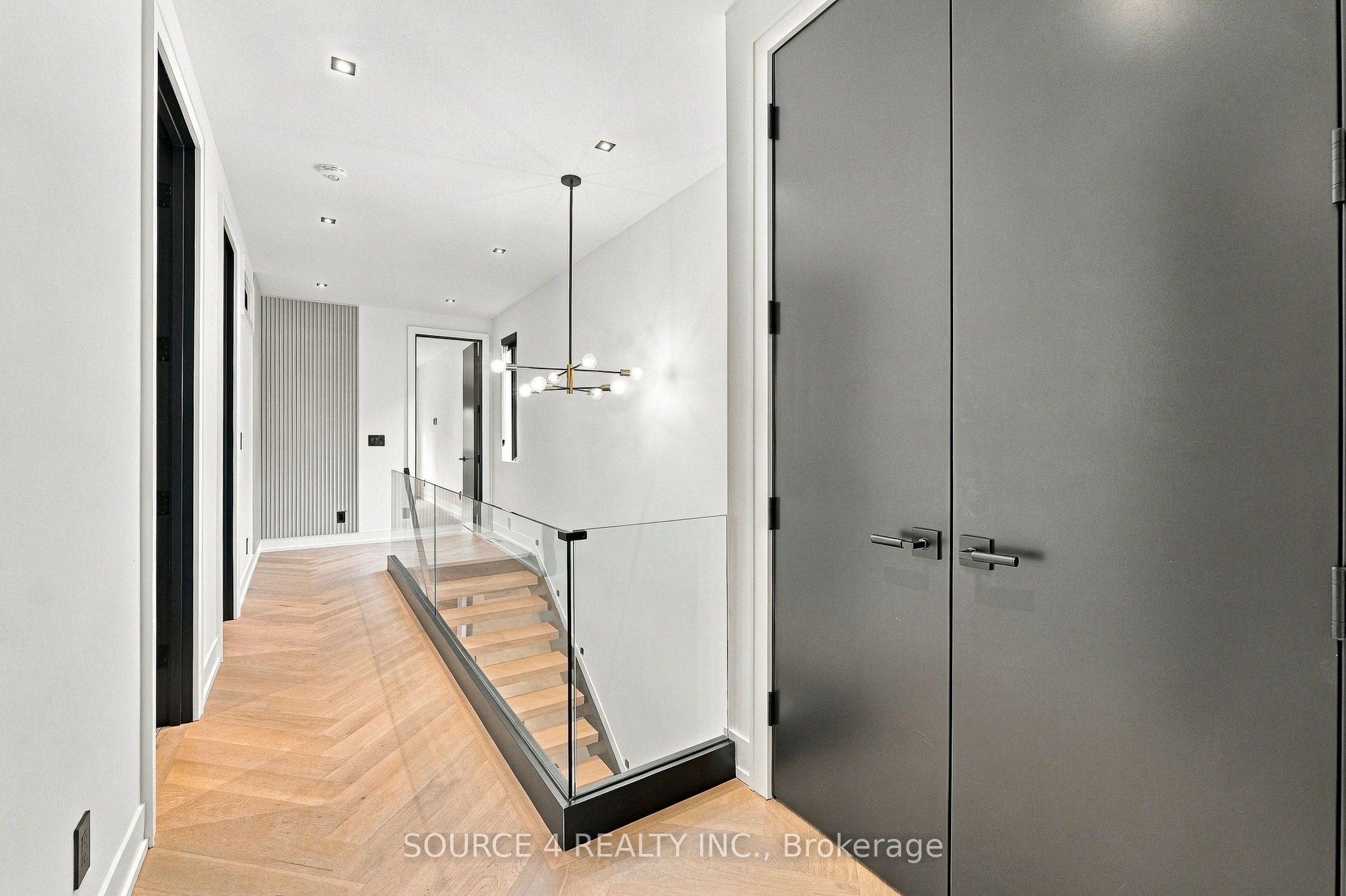 20b Broadview Avenue Property Photo 23