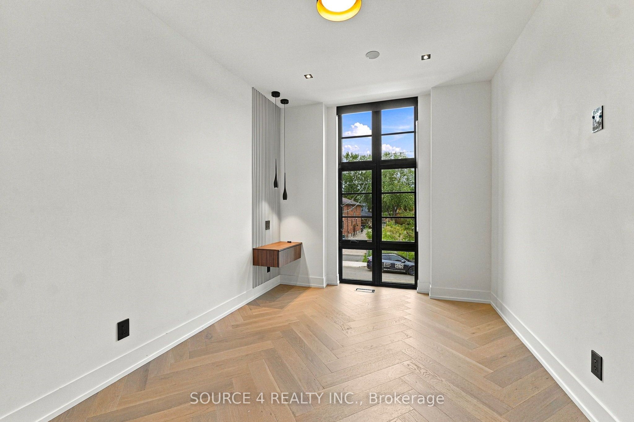 20b Broadview Avenue Property Photo 32