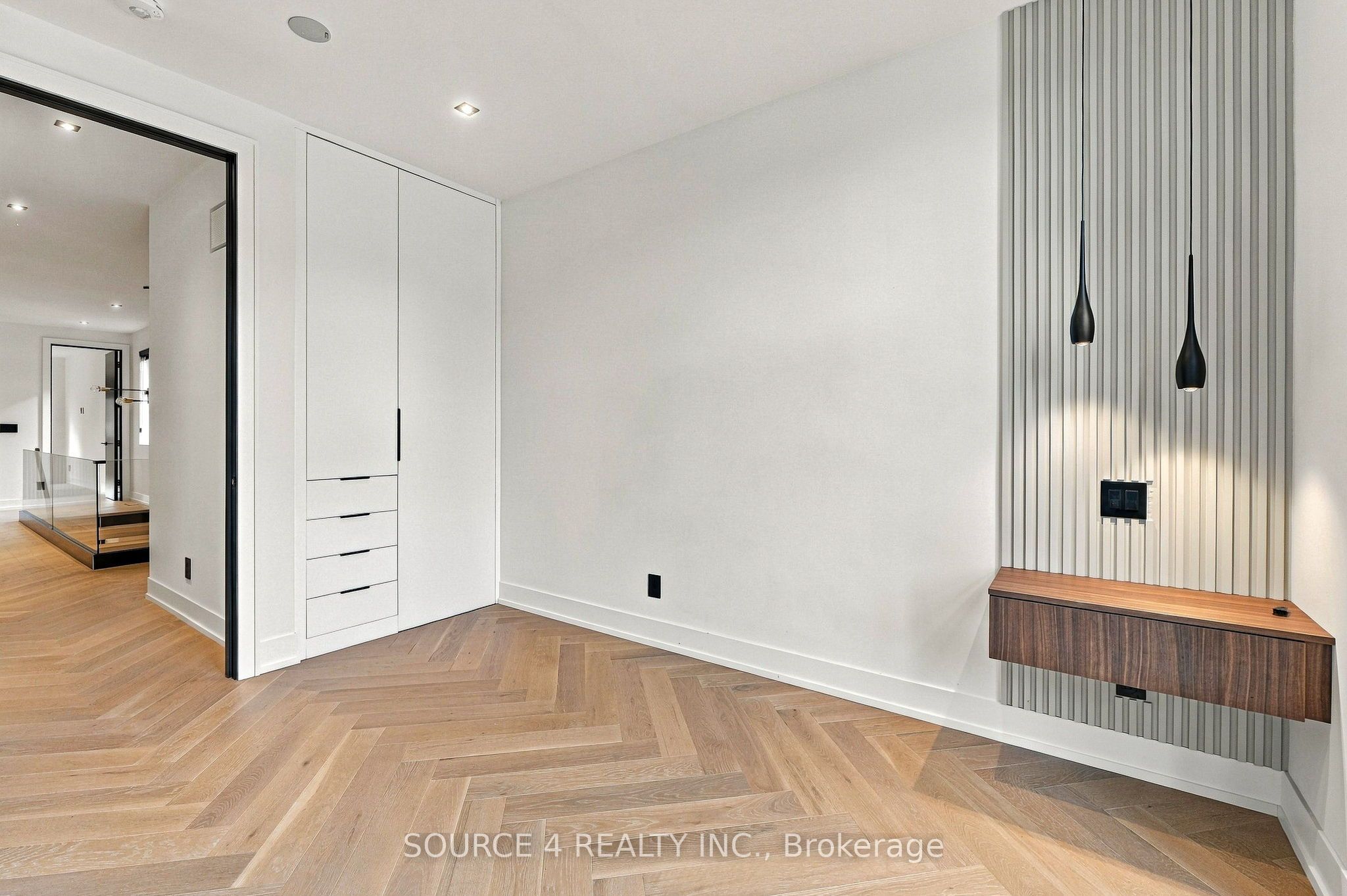 20b Broadview Avenue Property Photo 33