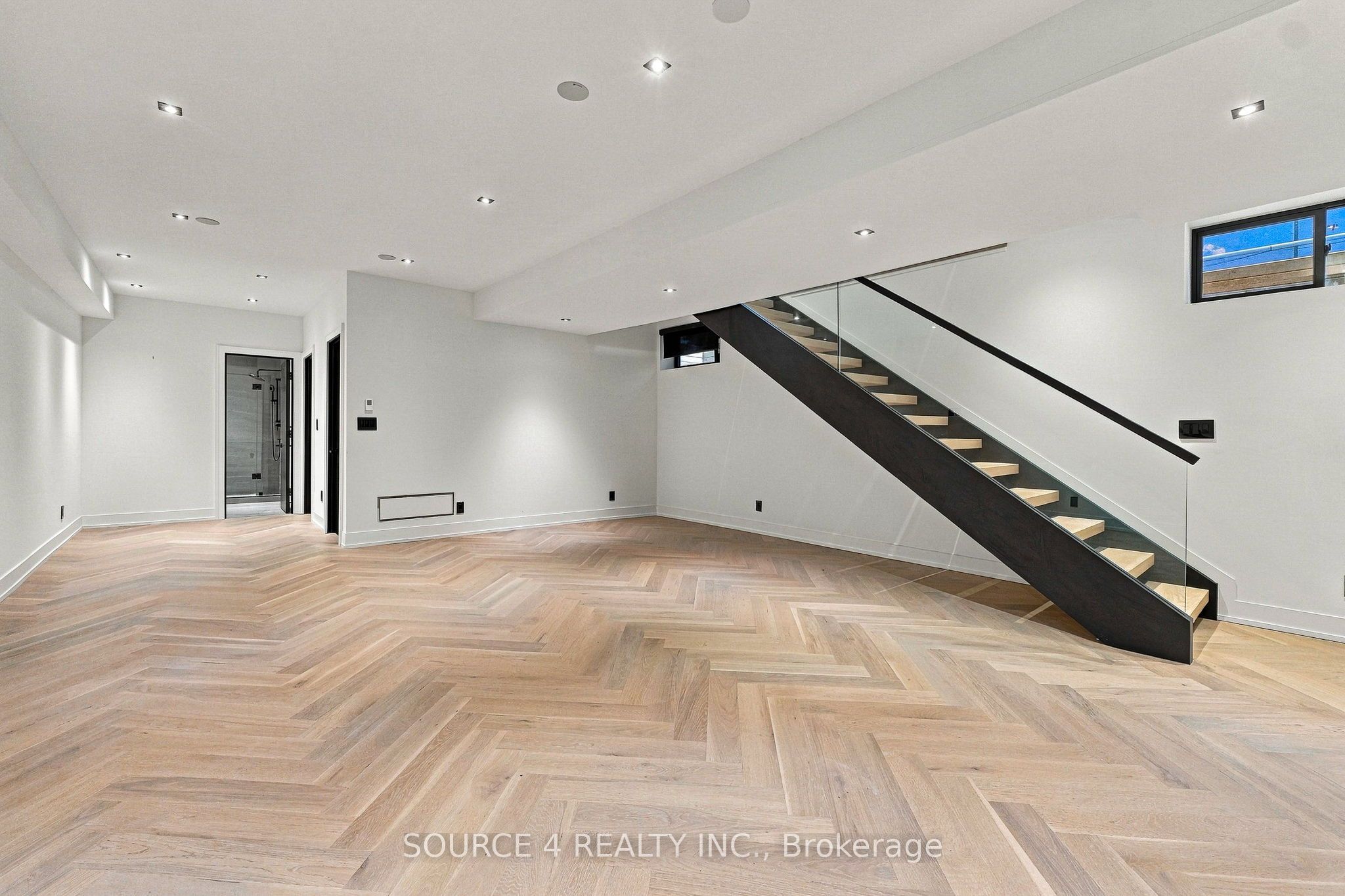 20b Broadview Avenue Property Photo 37