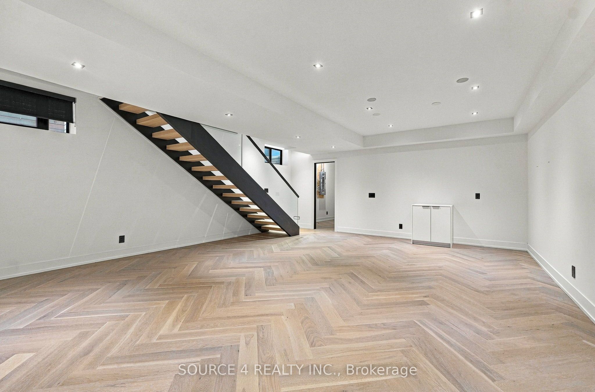 20b Broadview Avenue Property Photo 38