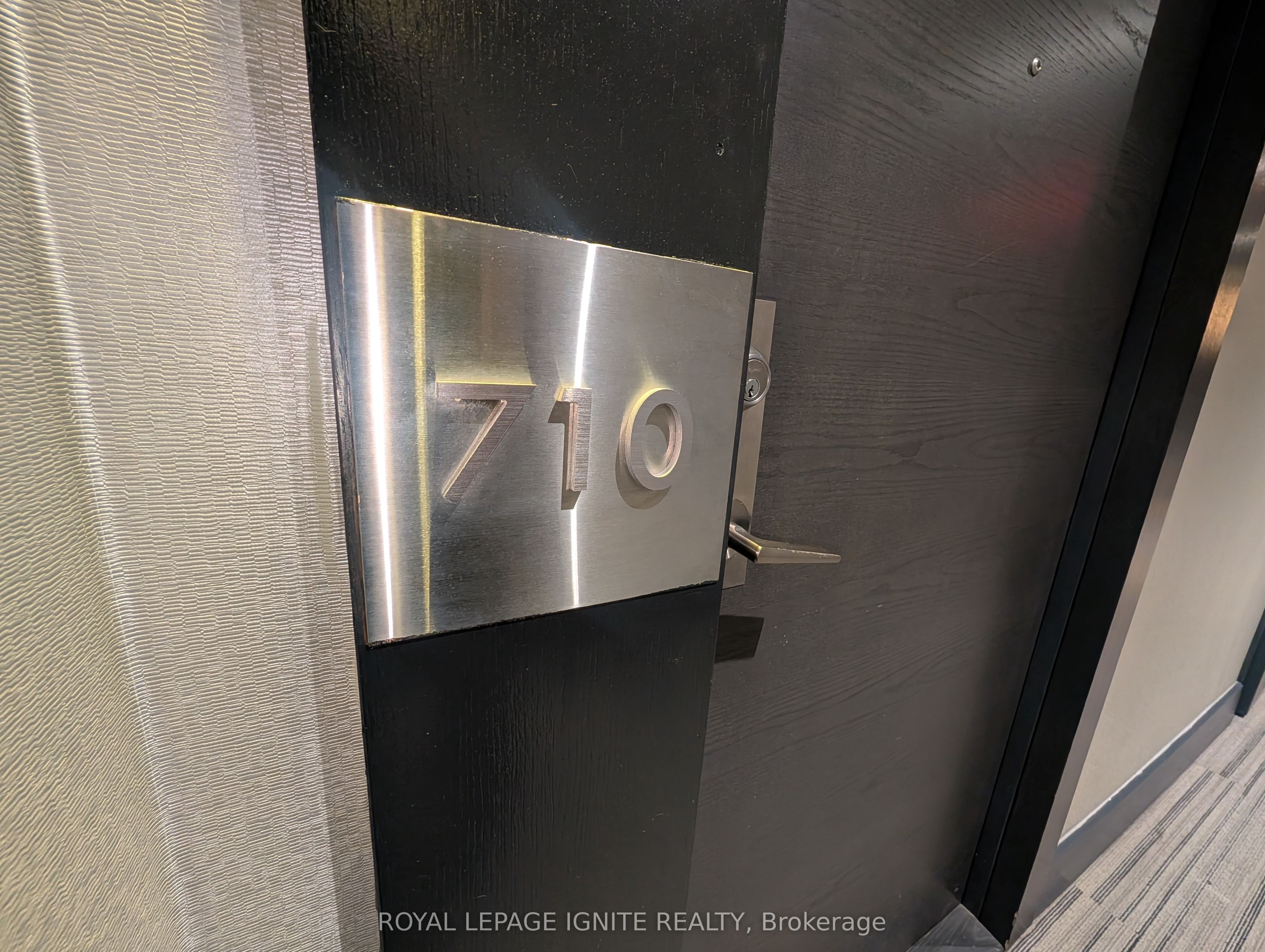 33 Shore Breeze Drive 710 Property Photo 3