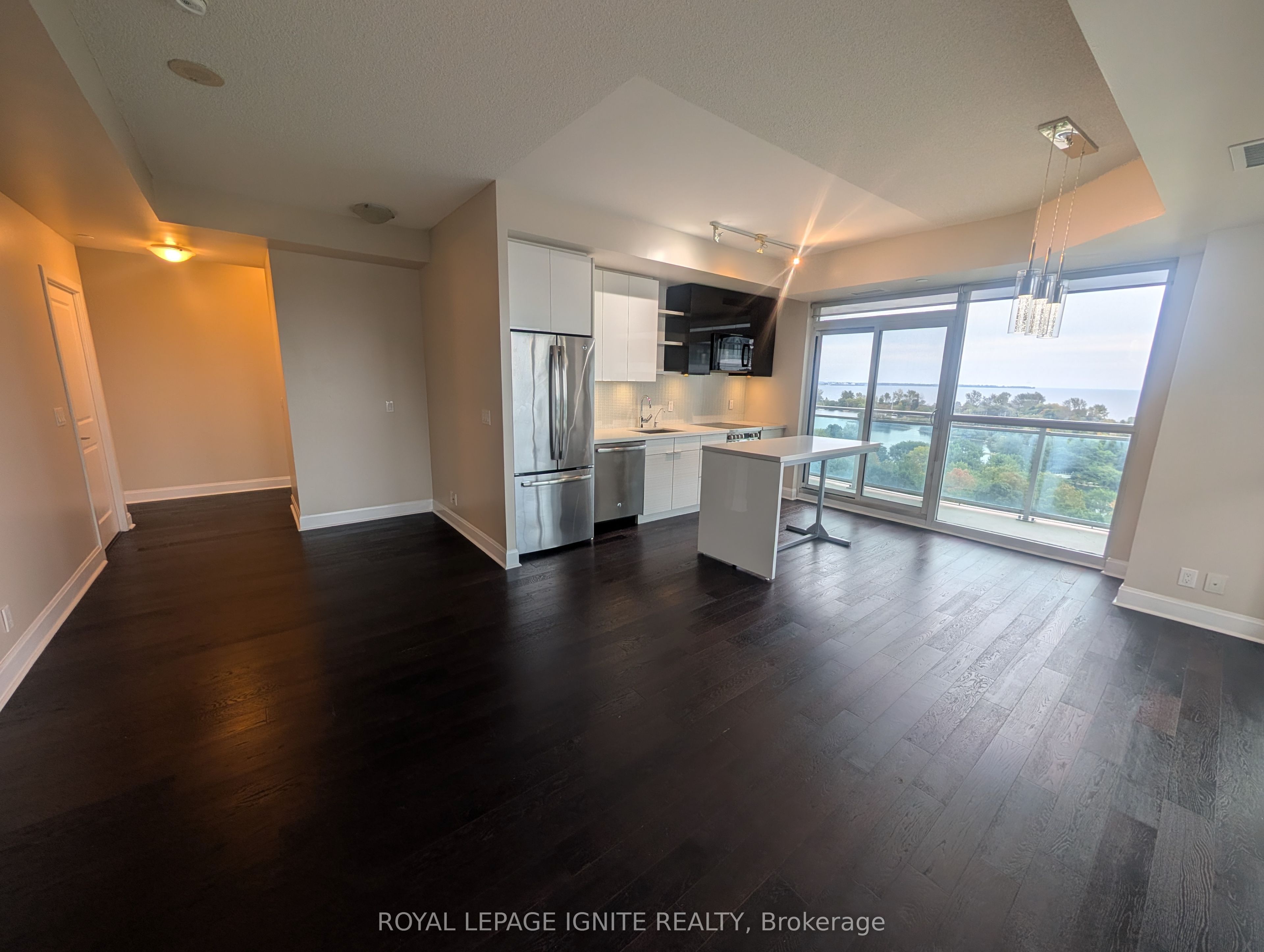 33 Shore Breeze Drive 710 Property Photo 6