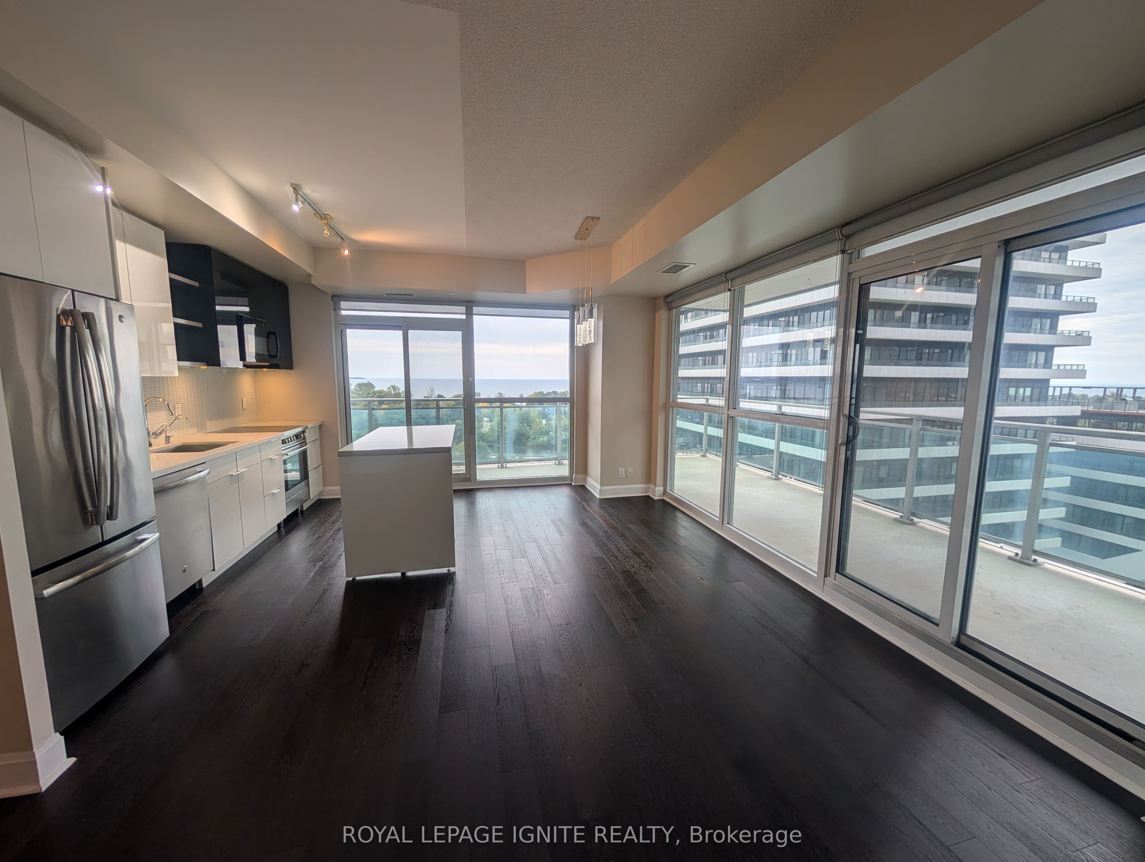 33 Shore Breeze Drive 710 Property Photo 7