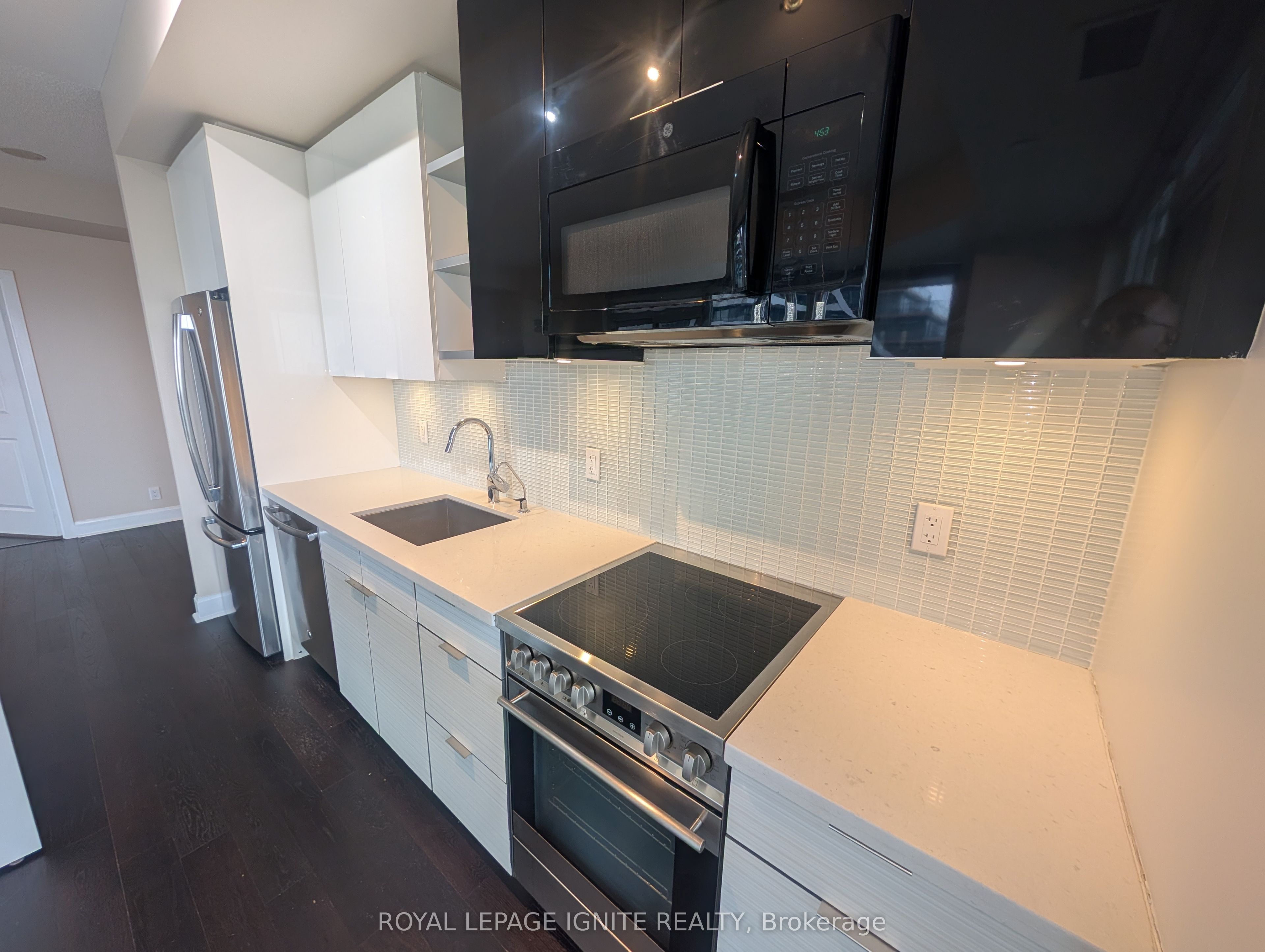 33 Shore Breeze Drive 710 Property Photo 8