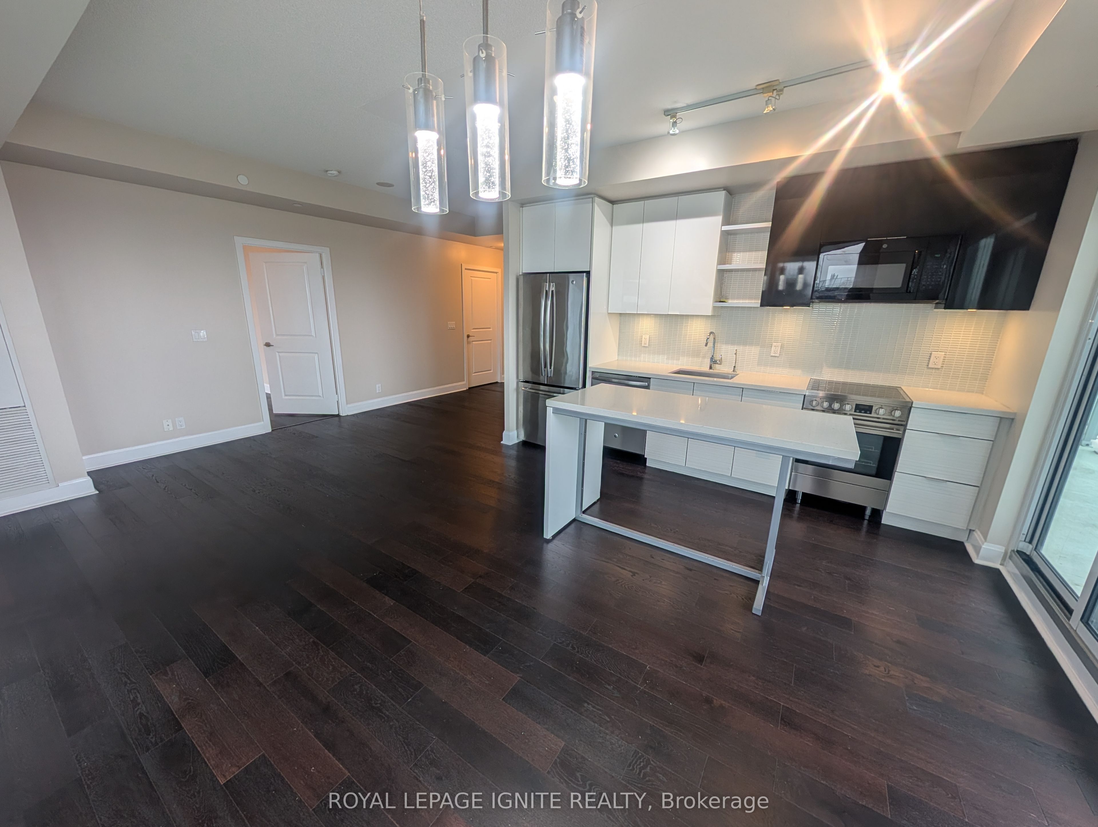 33 Shore Breeze Drive 710 Property Photo 10