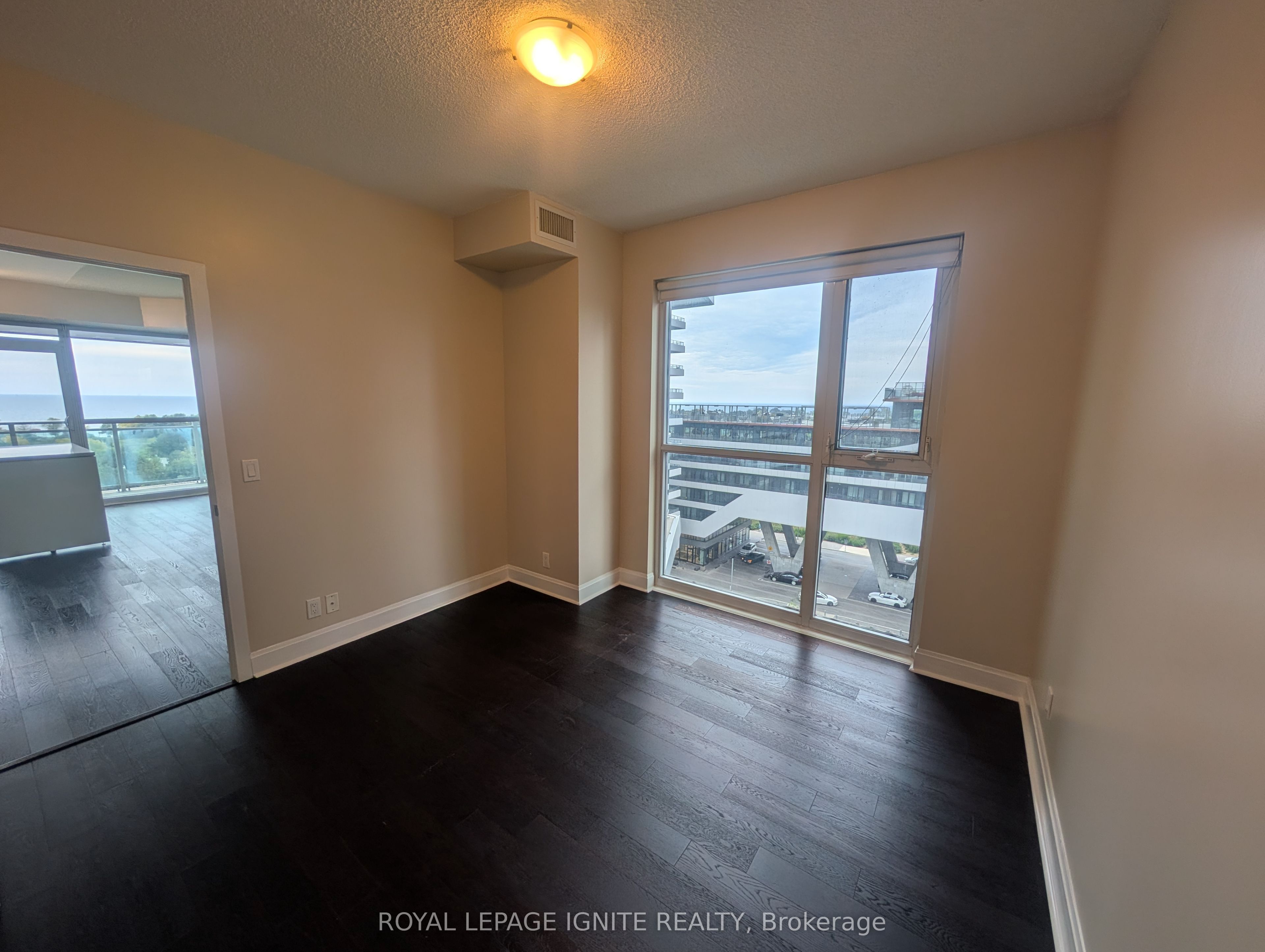 33 Shore Breeze Drive 710 Property Photo 11