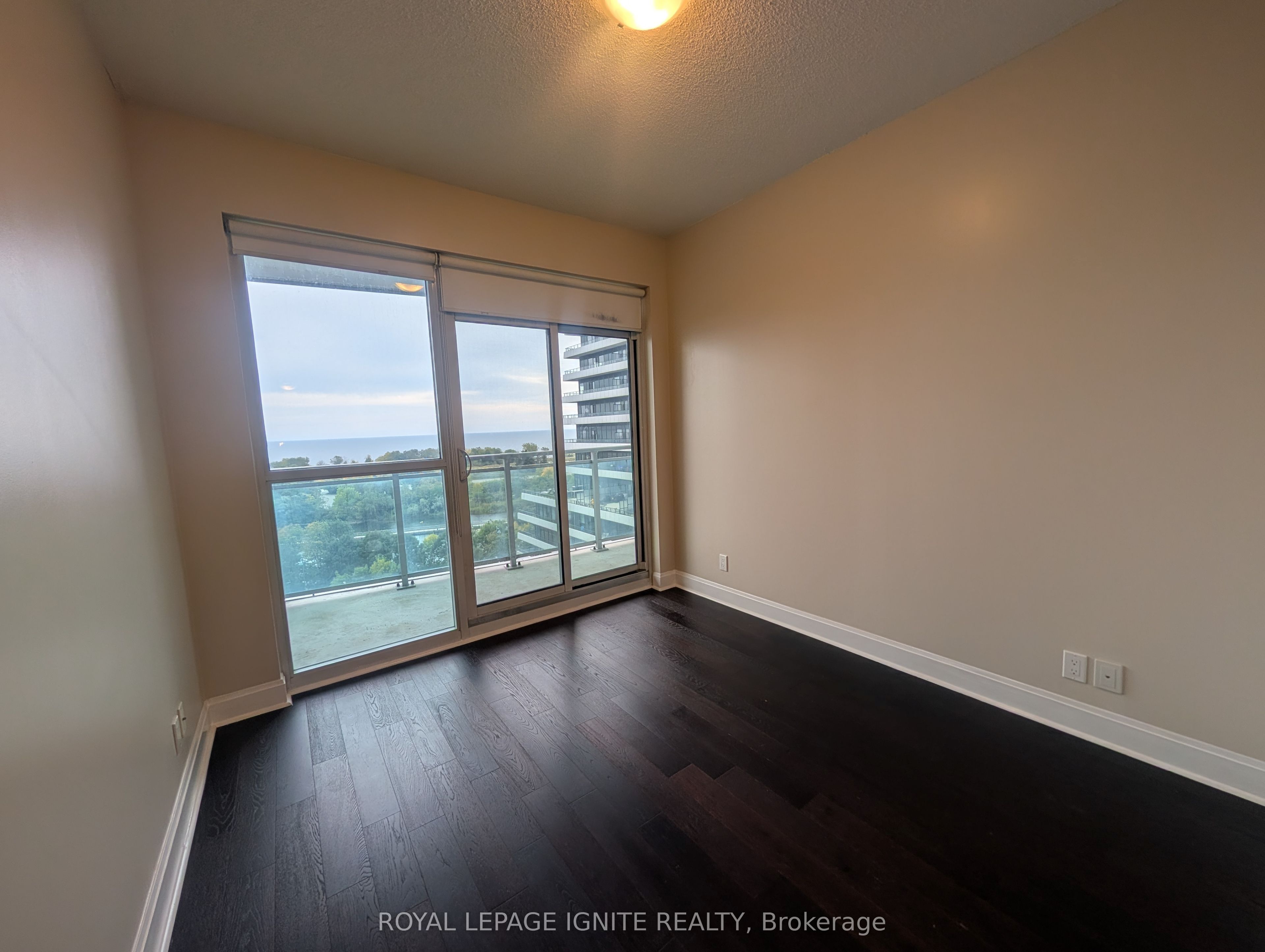 33 Shore Breeze Drive 710 Property Photo 13