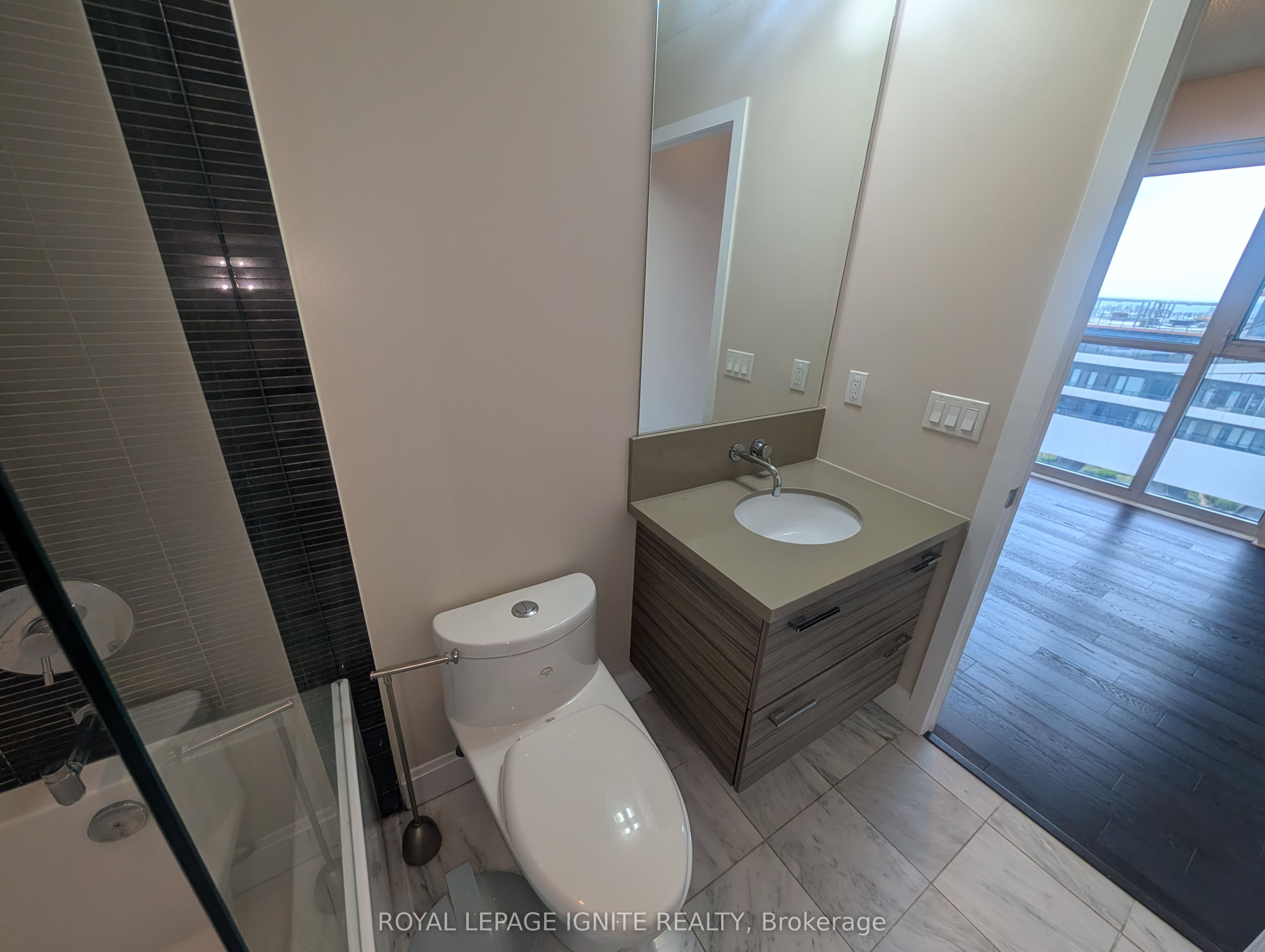 33 Shore Breeze Drive 710 Property Photo 16