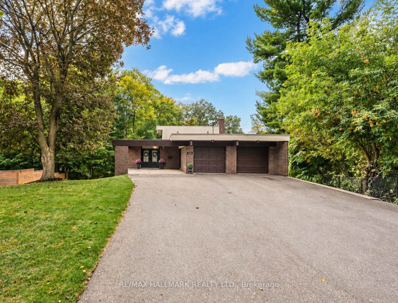 1499 Ashington Court Property Photo 1