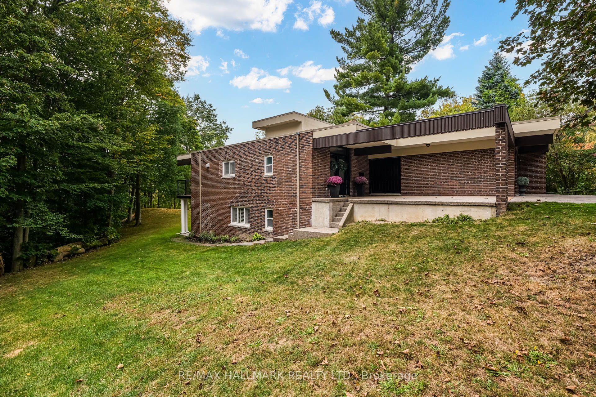 1499 Ashington Court Property Photo 41