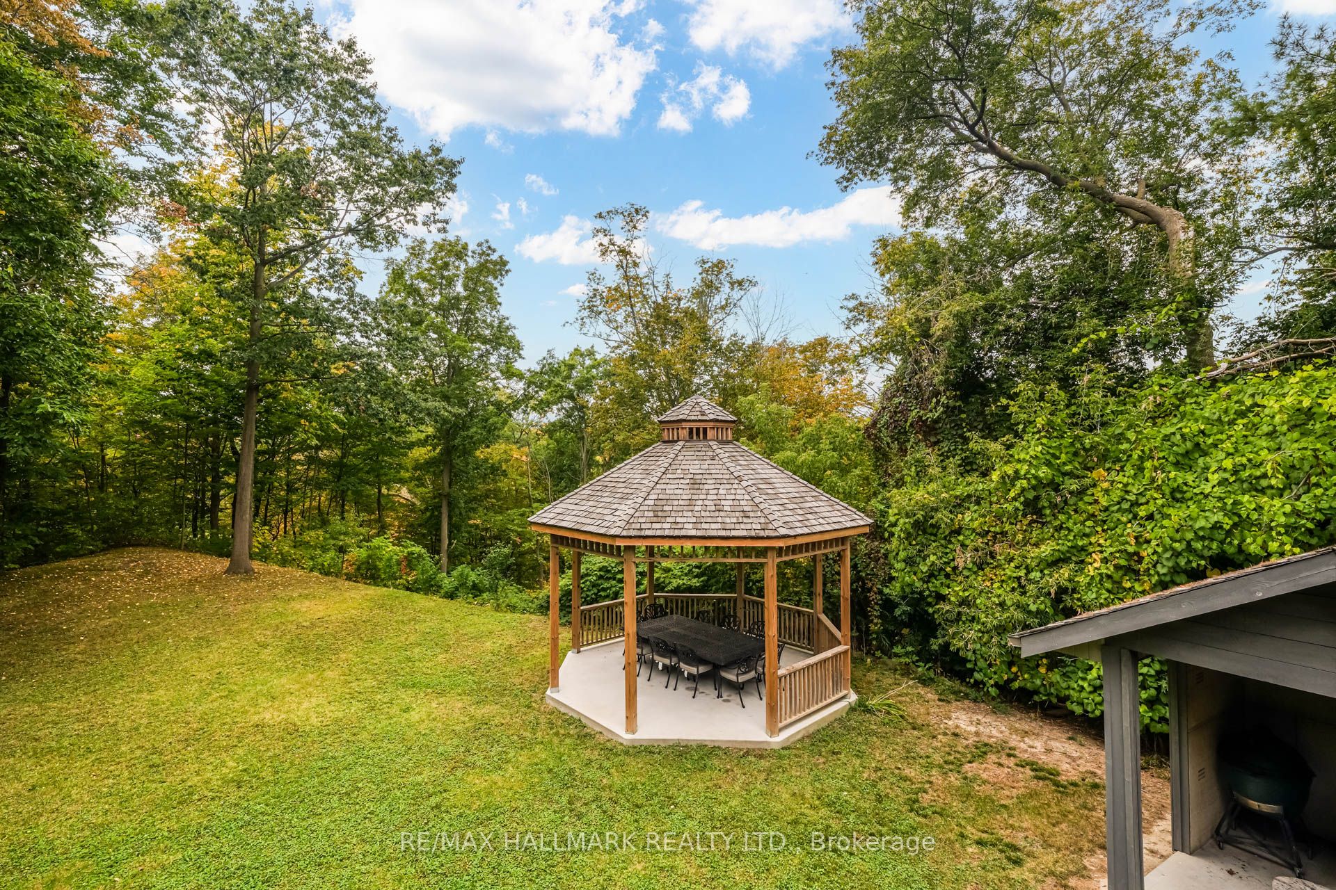 1499 Ashington Court Property Photo 43