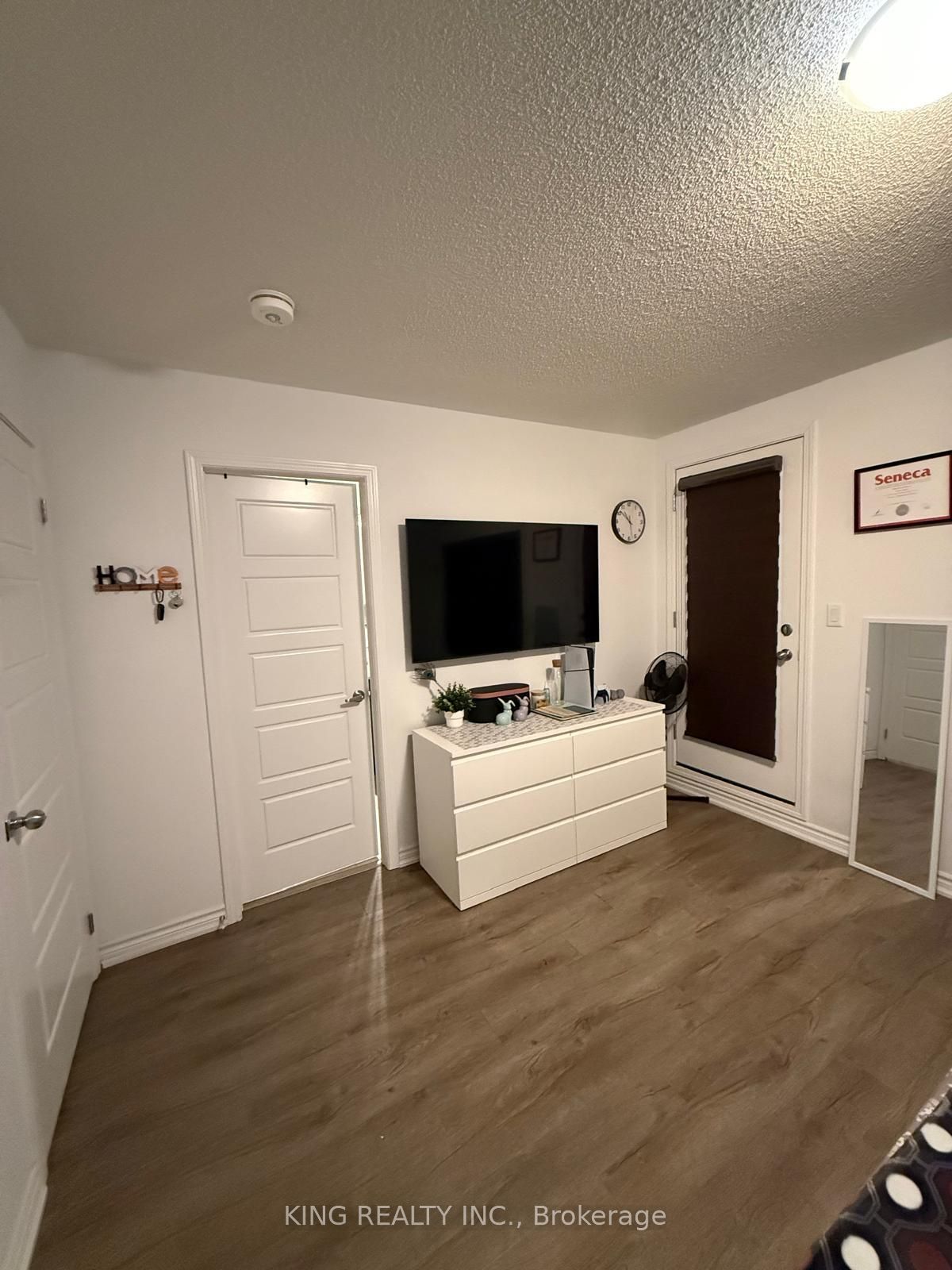 210 Keppel Circle Property Photo 5