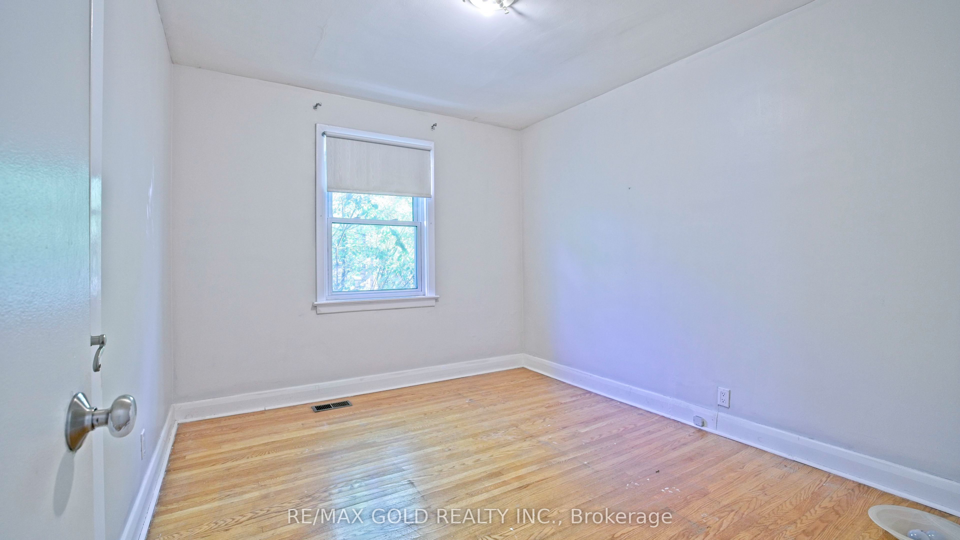 11 Pine Avenue N Property Photo 16