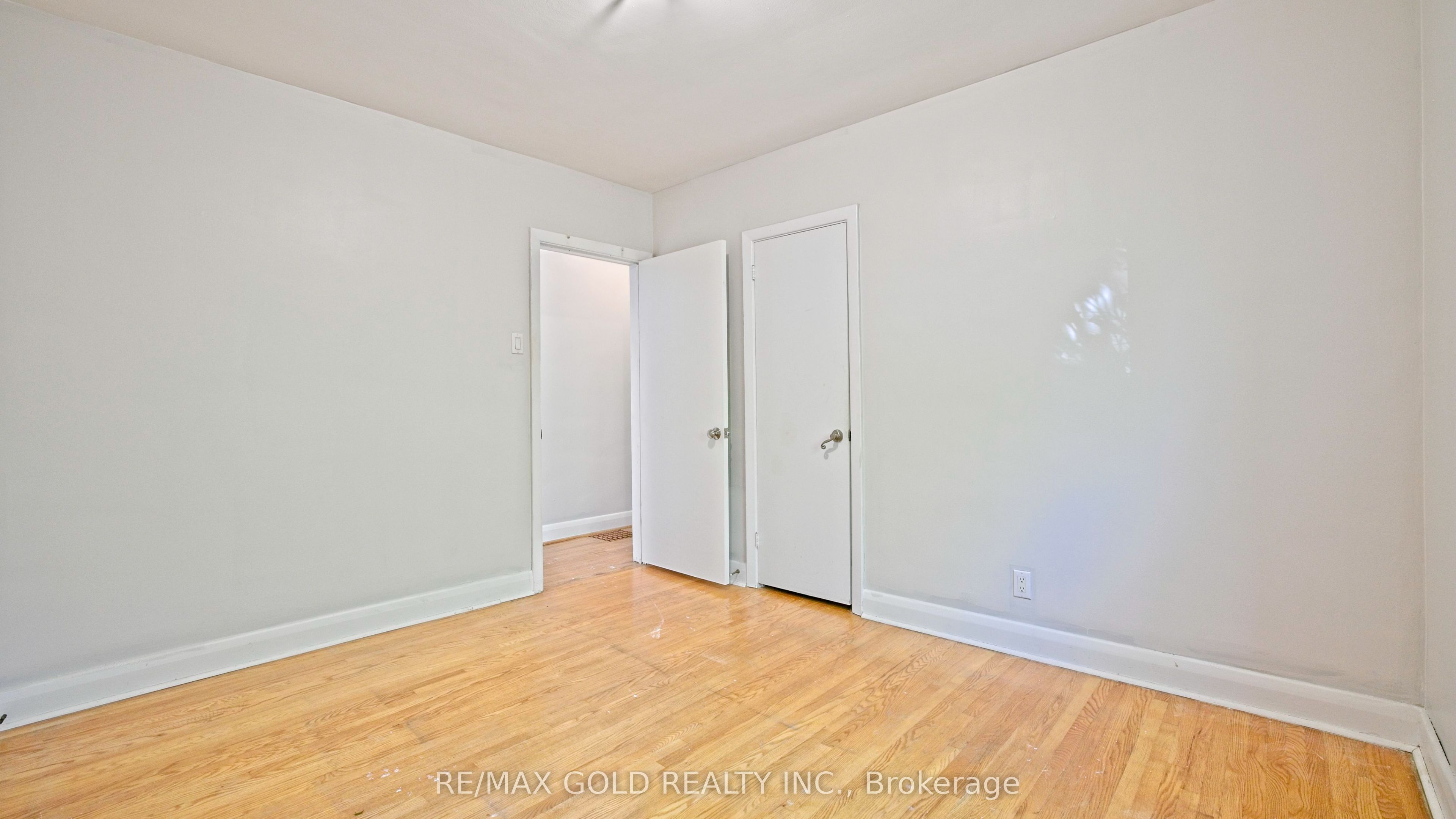 11 Pine Avenue N Property Photo 17