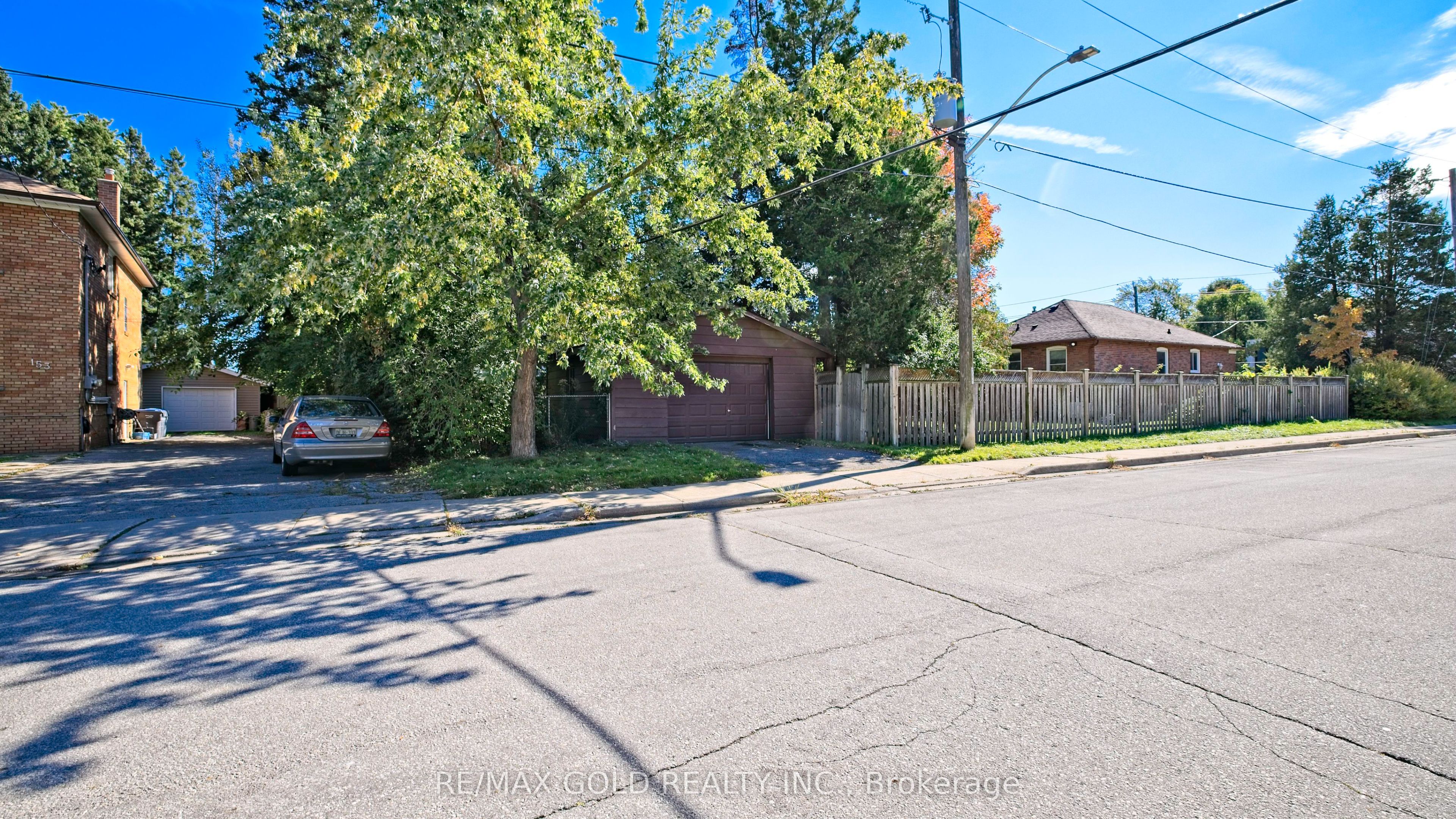 11 Pine Avenue N Property Photo 24
