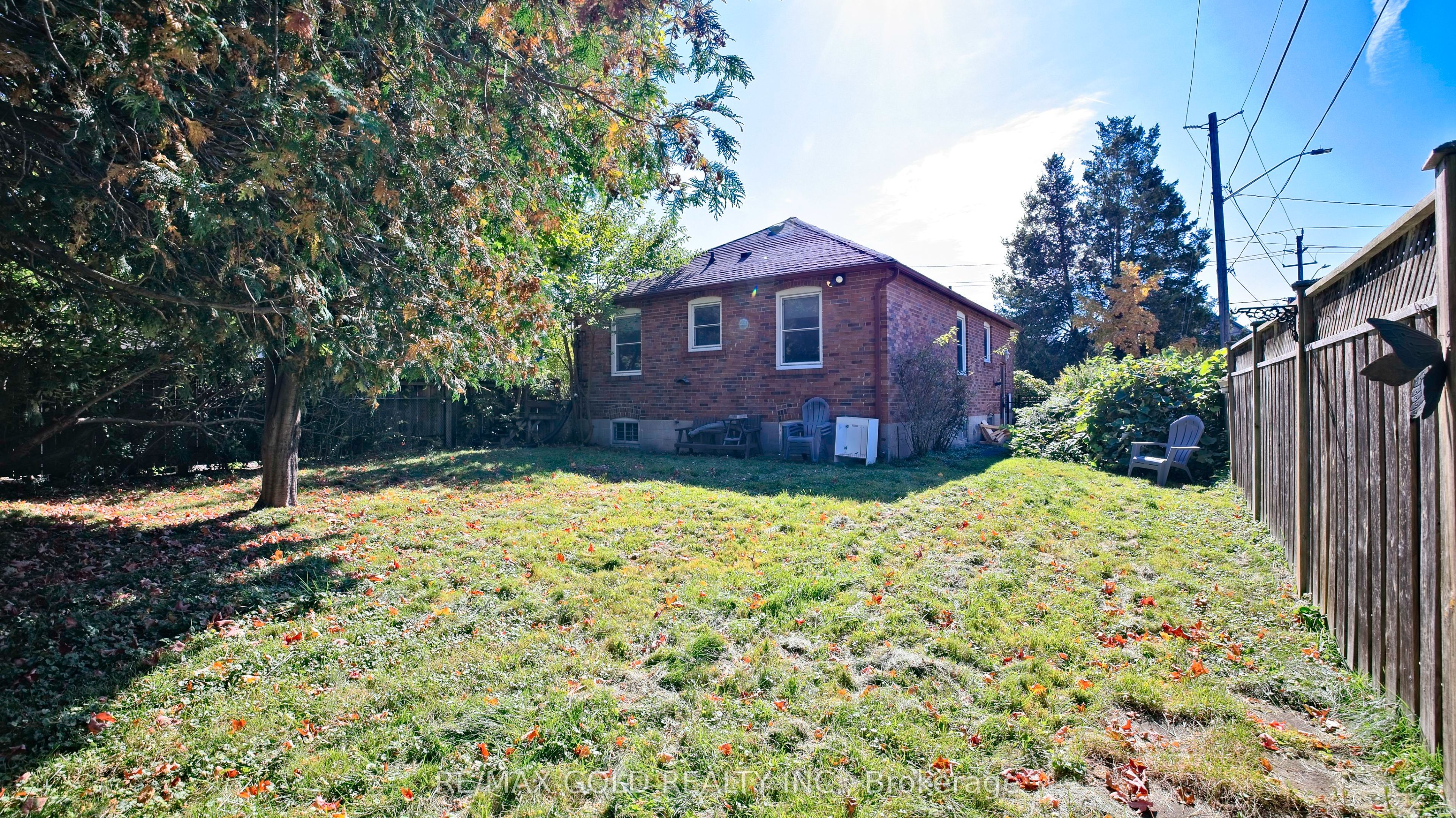 11 Pine Avenue N Property Photo 28