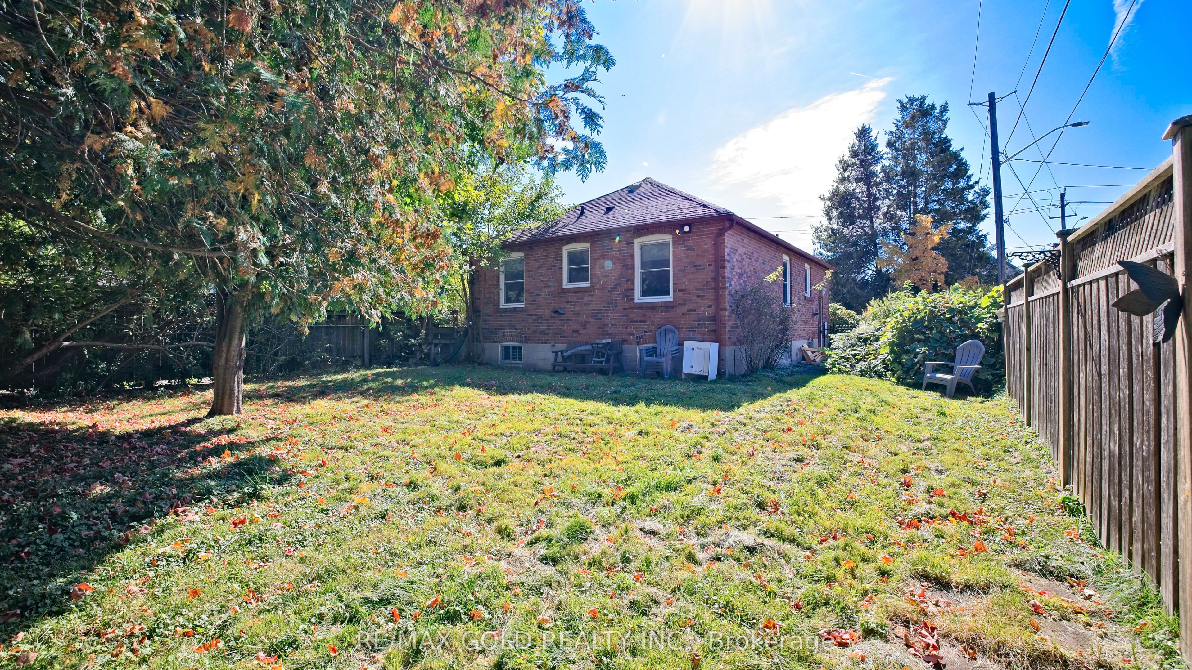 11 Pine Avenue N Property Photo 29