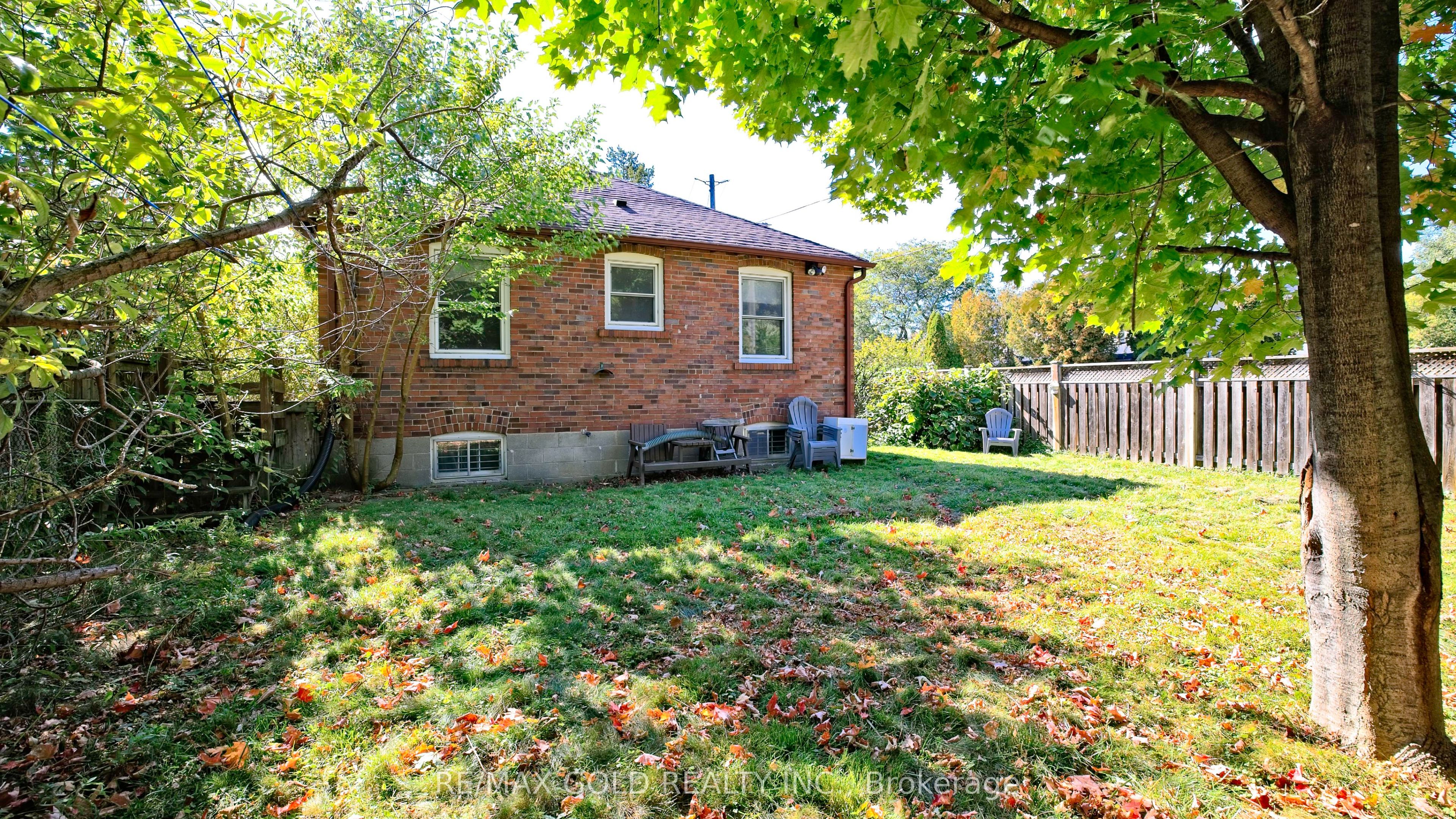 11 Pine Avenue N Property Photo 31