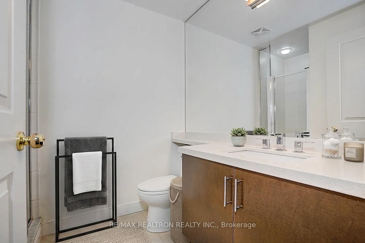 60 Absolute Avenue 706 Property Photo 12