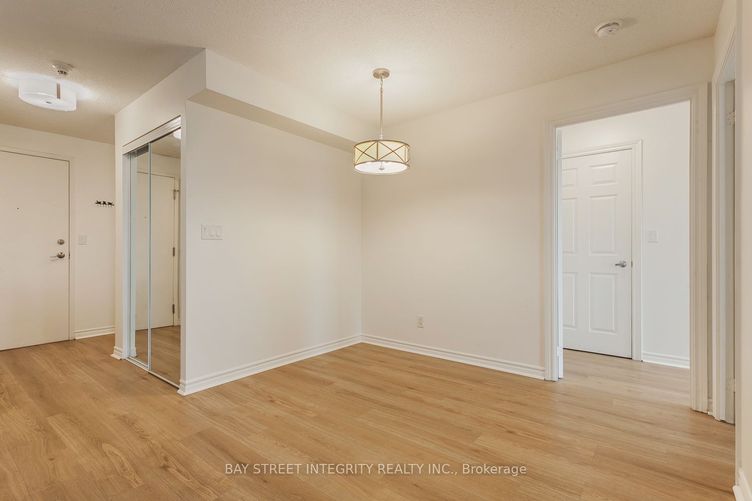 3888 Duke Of York Boulevard 2328 Property Photo 13