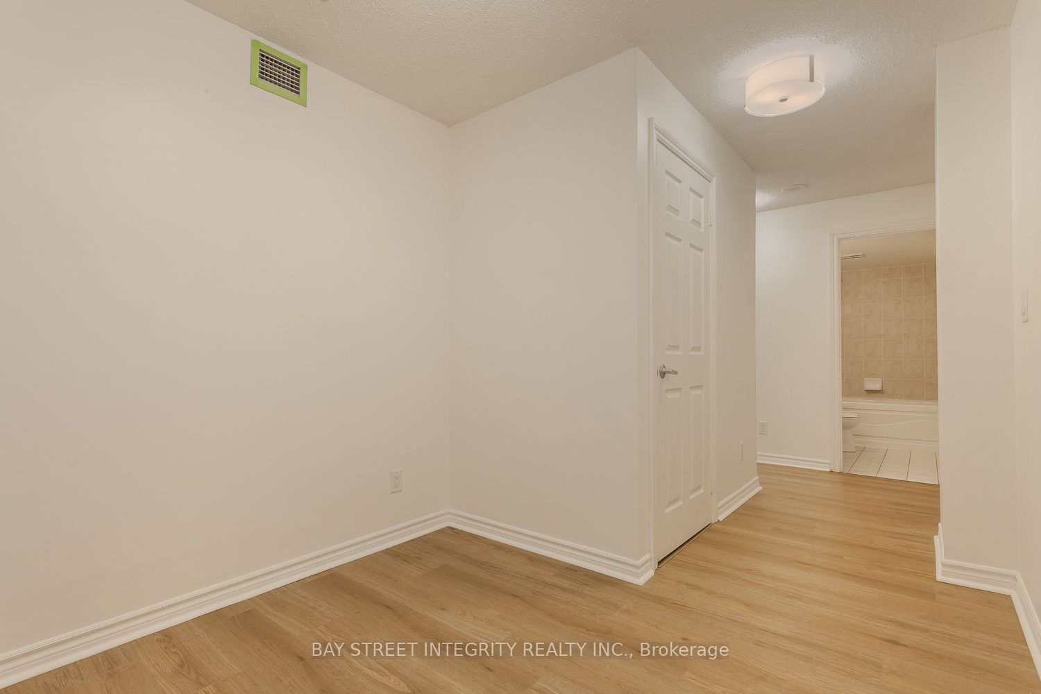 3888 Duke Of York Boulevard 2328 Property Photo 22