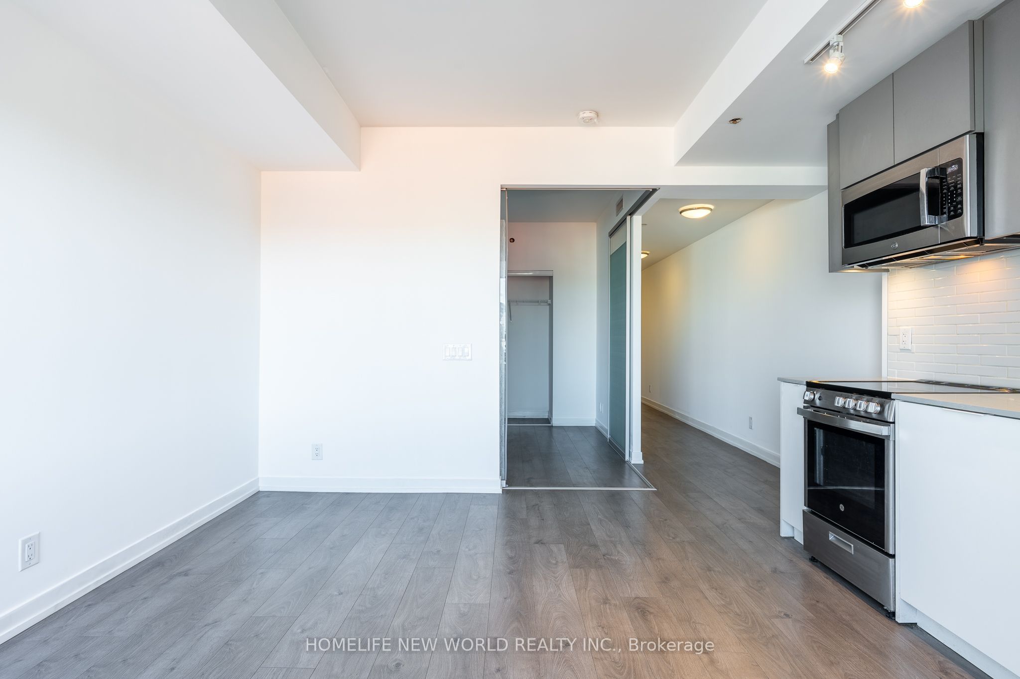 270 Dufferin Street 822 Property Photo 4