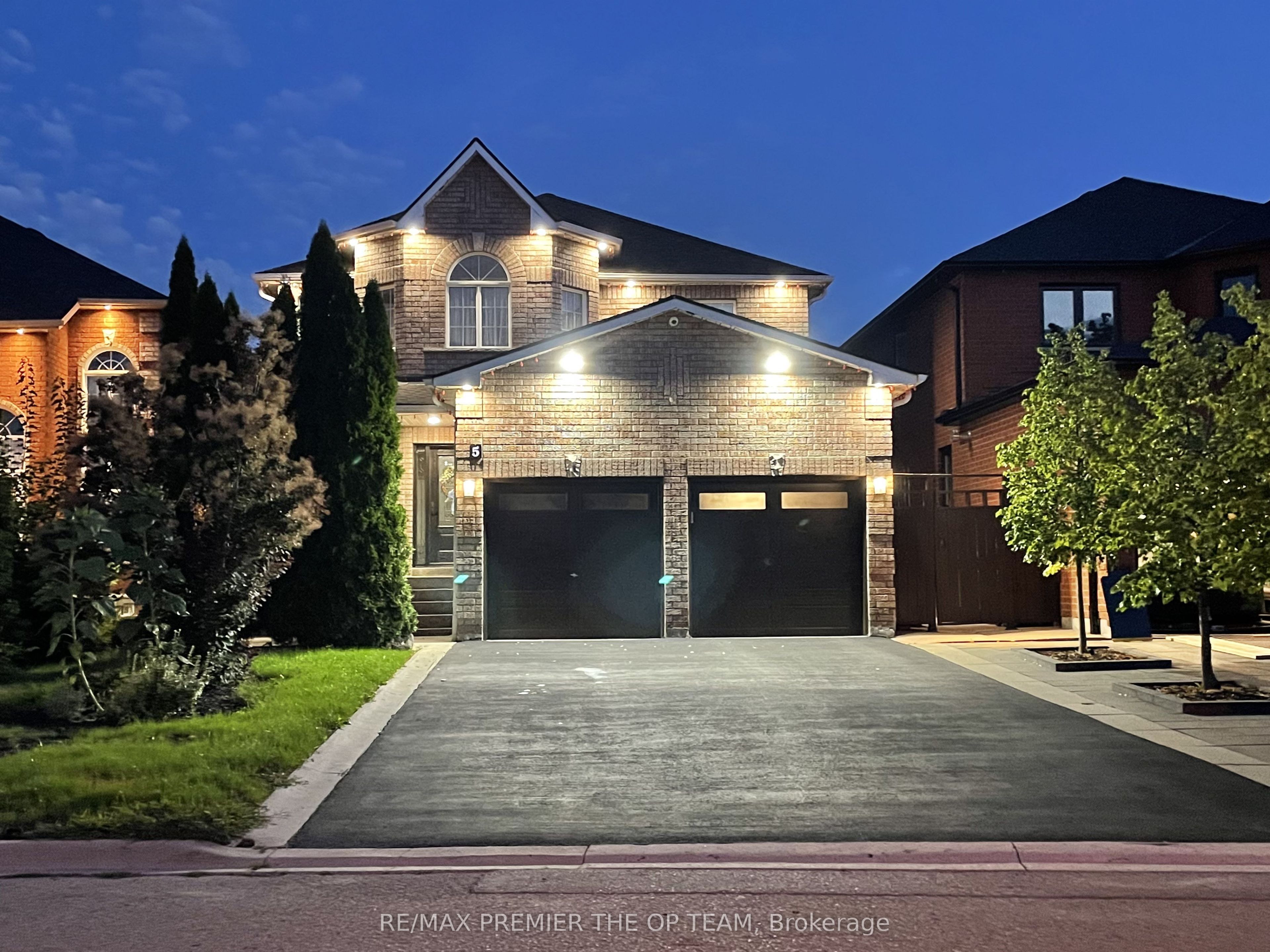5 Southbury Manor Drive Property Photo 1