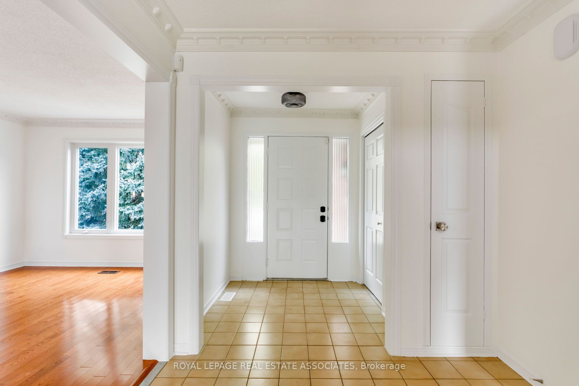 1410 Wakehurst Crescent Property Photo 6