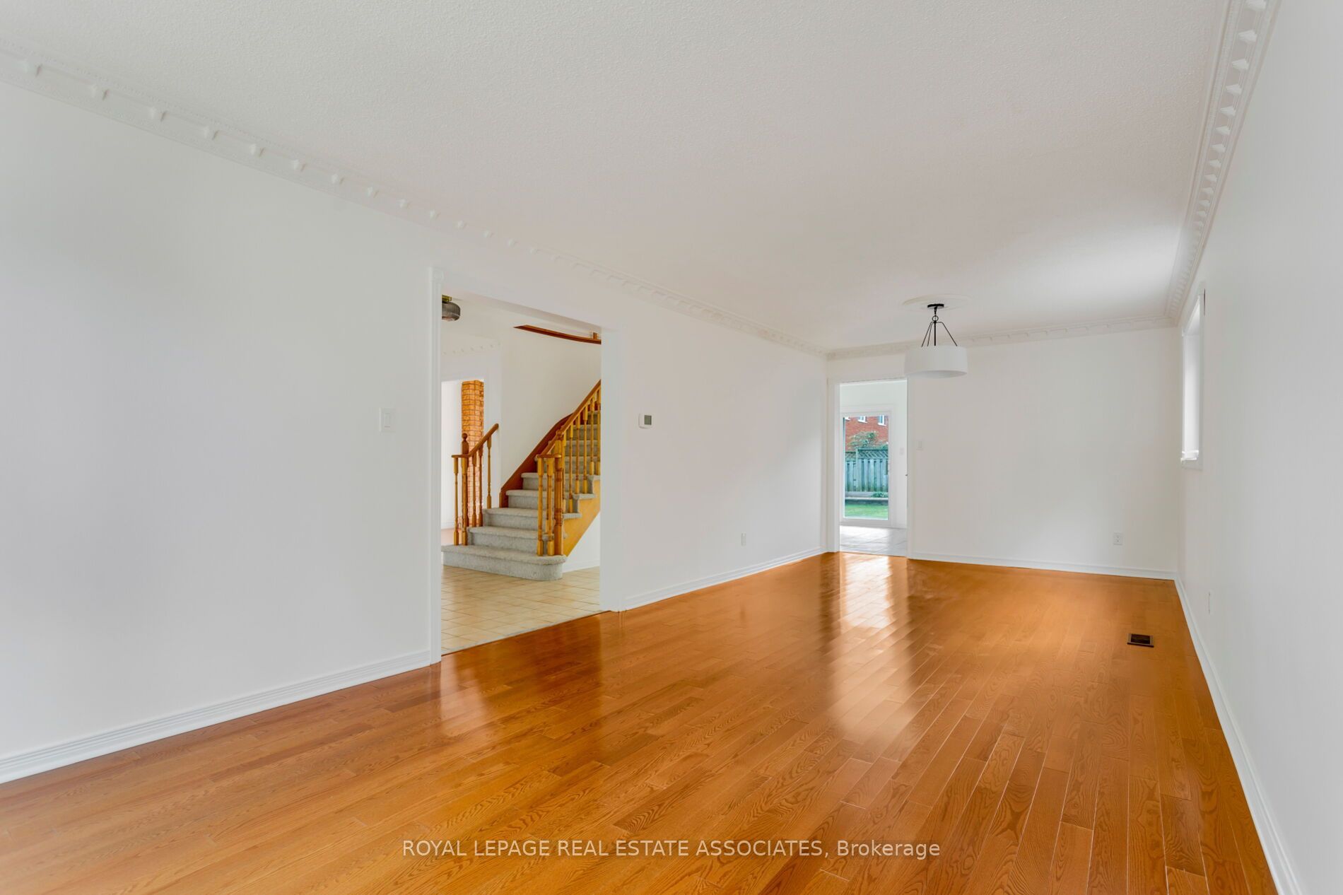 1410 Wakehurst Crescent Property Photo 9