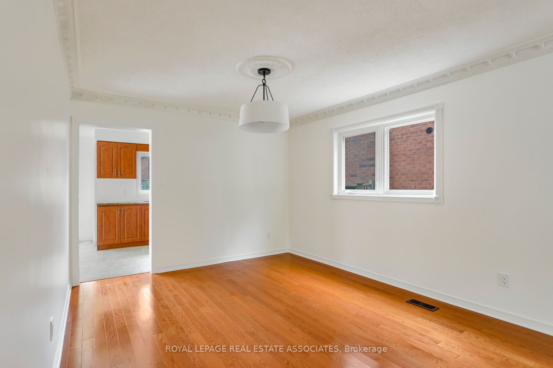 1410 Wakehurst Crescent Property Photo 13