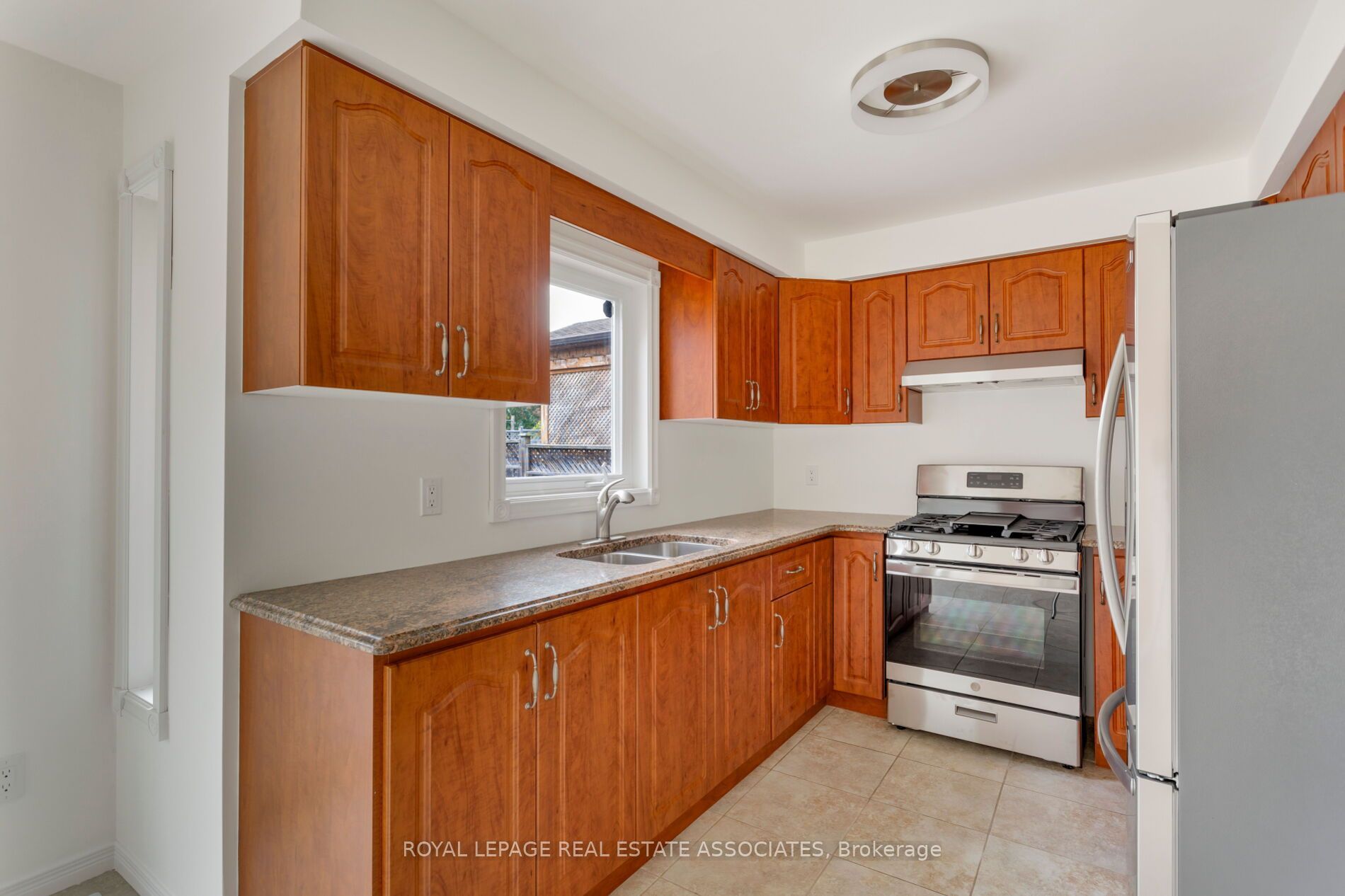 1410 Wakehurst Crescent Property Photo 16