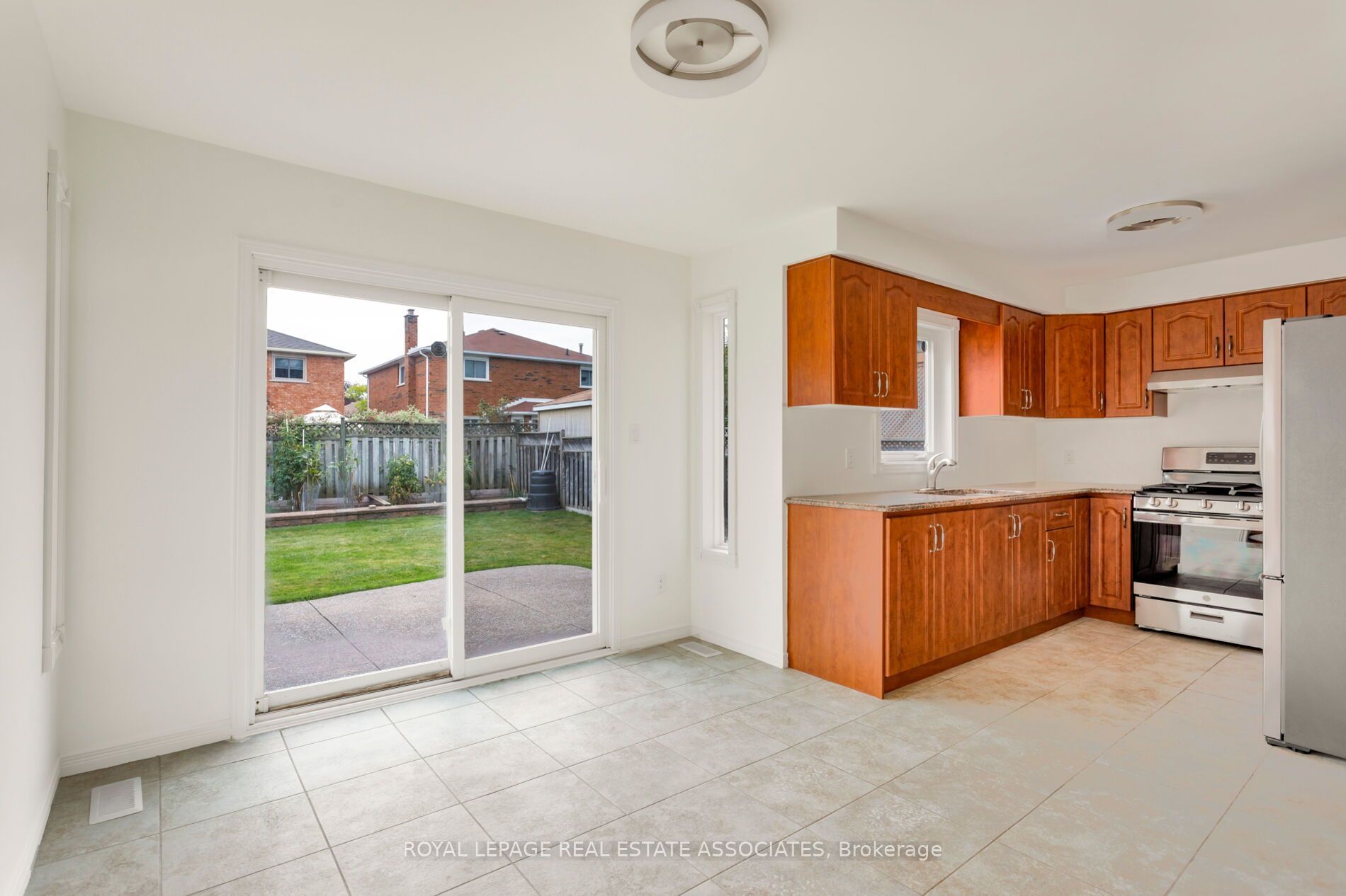 1410 Wakehurst Crescent Property Photo 18