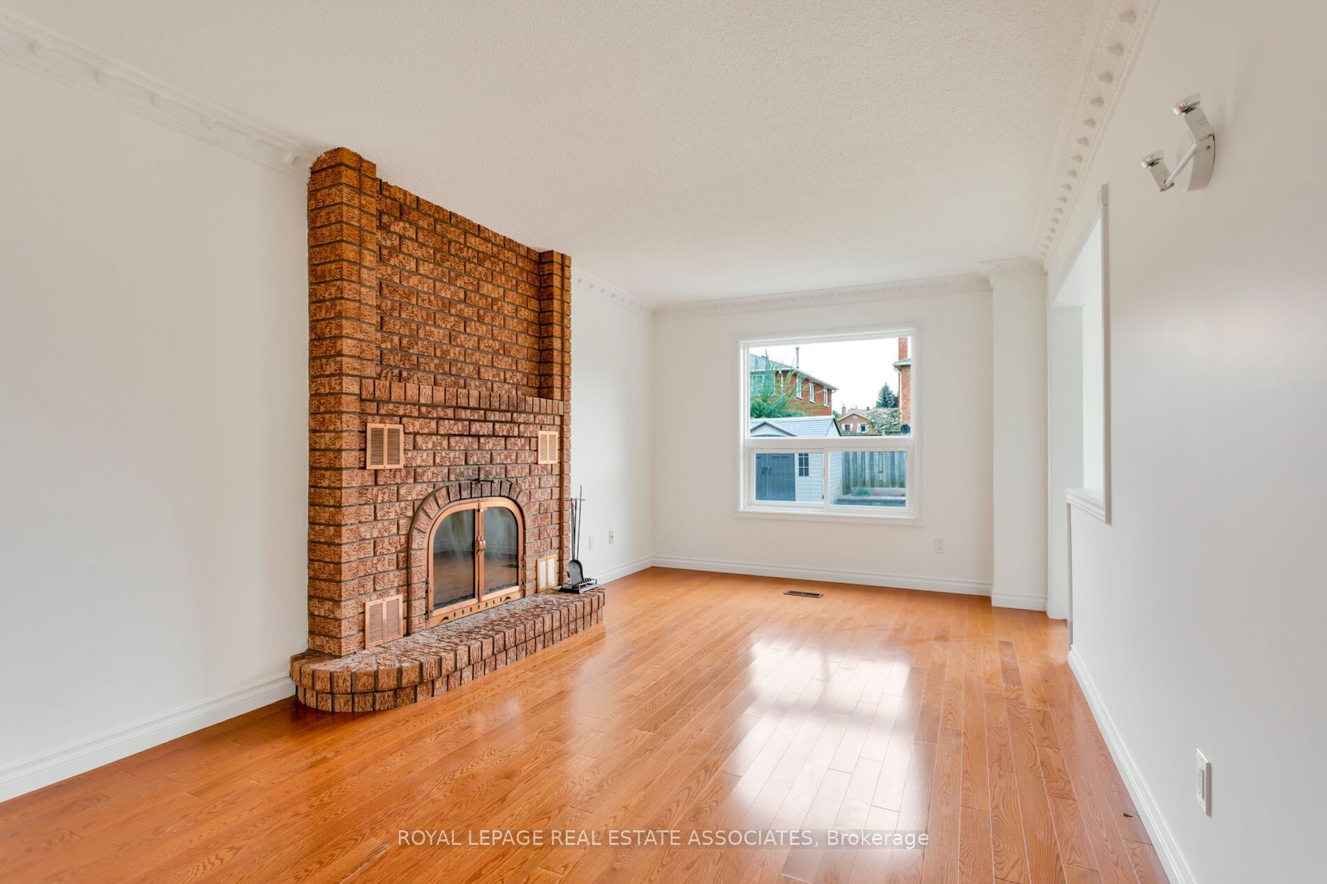 1410 Wakehurst Crescent Property Photo 24