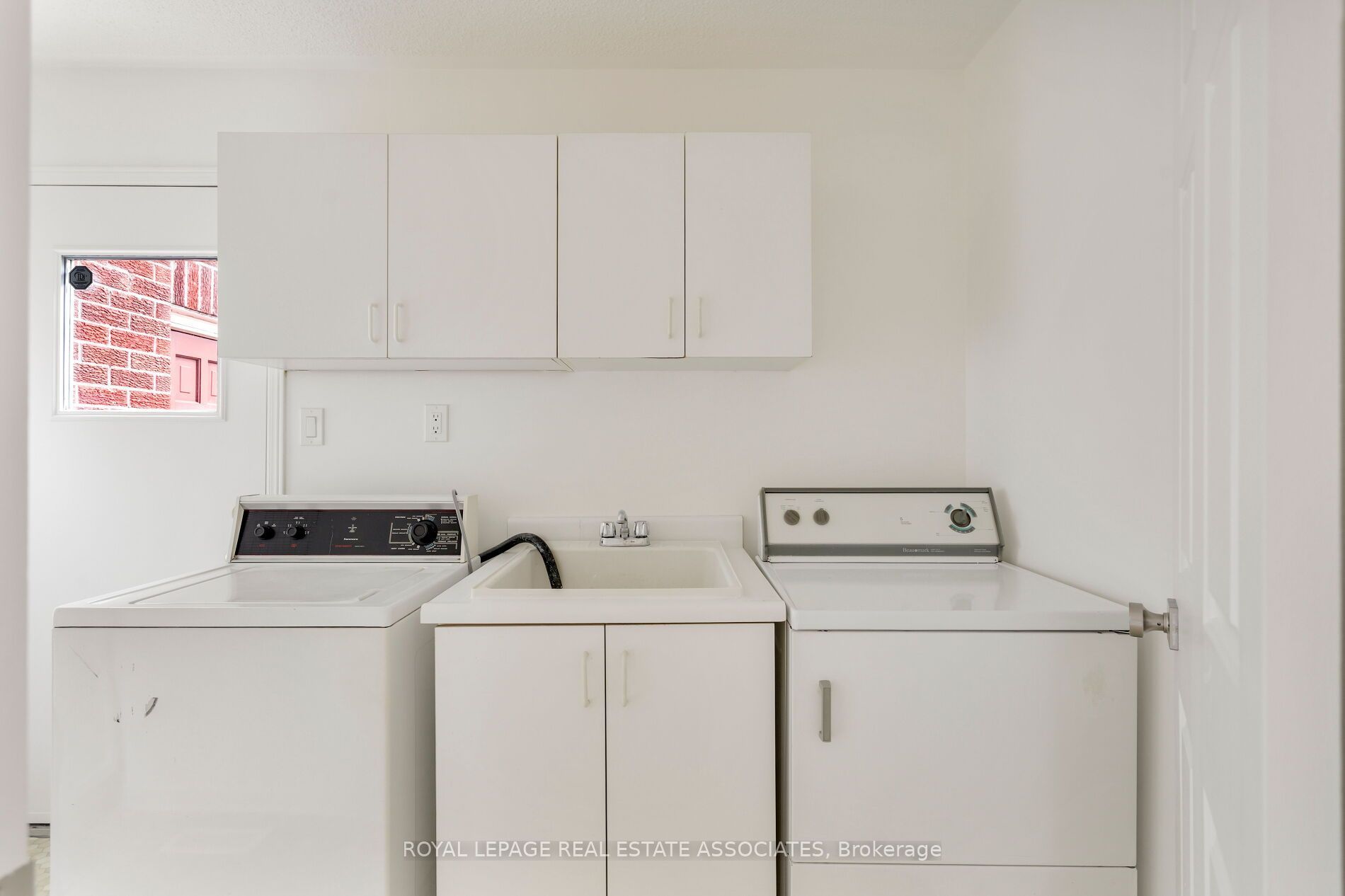1410 Wakehurst Crescent Property Photo 28