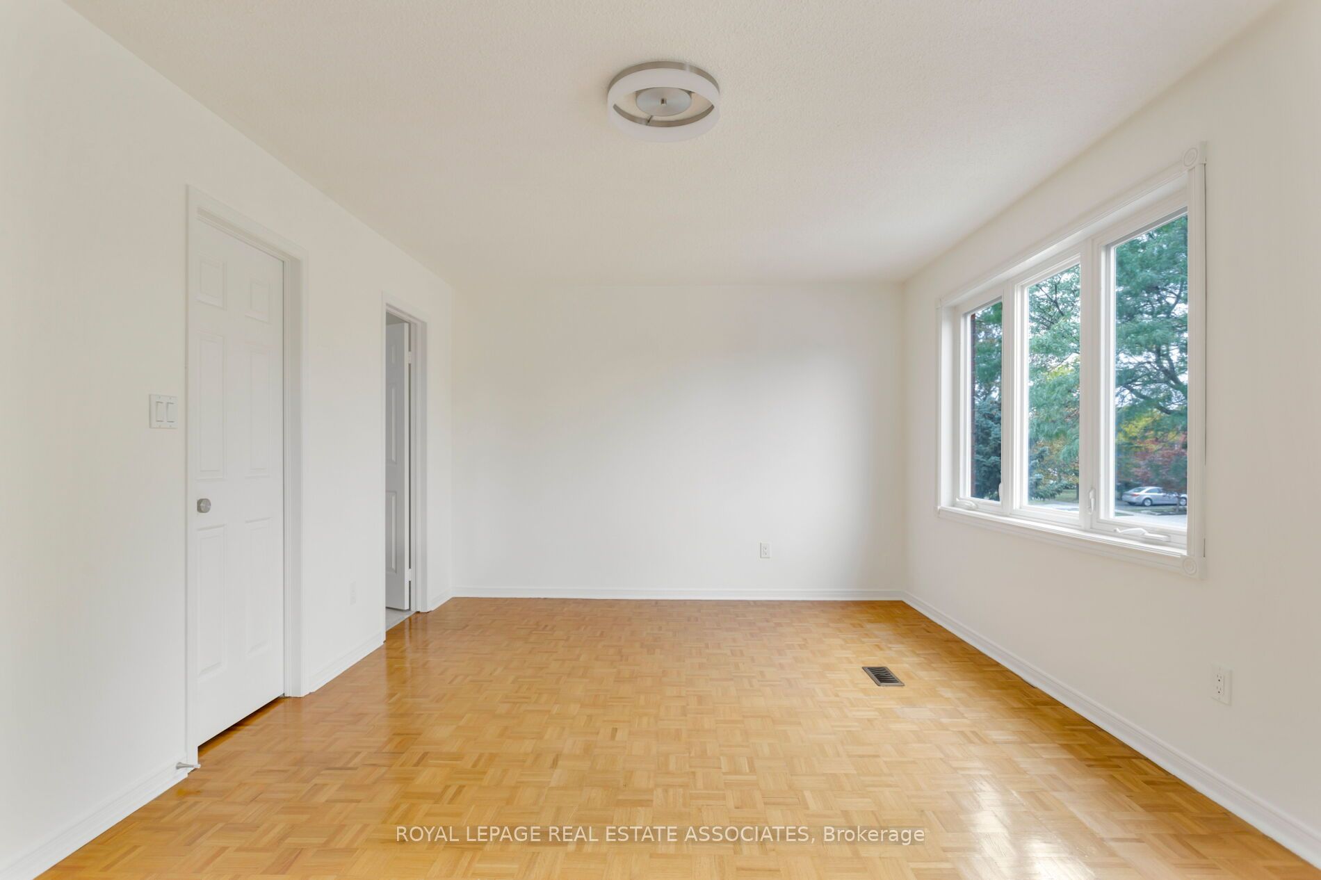 1410 Wakehurst Crescent Property Photo 31