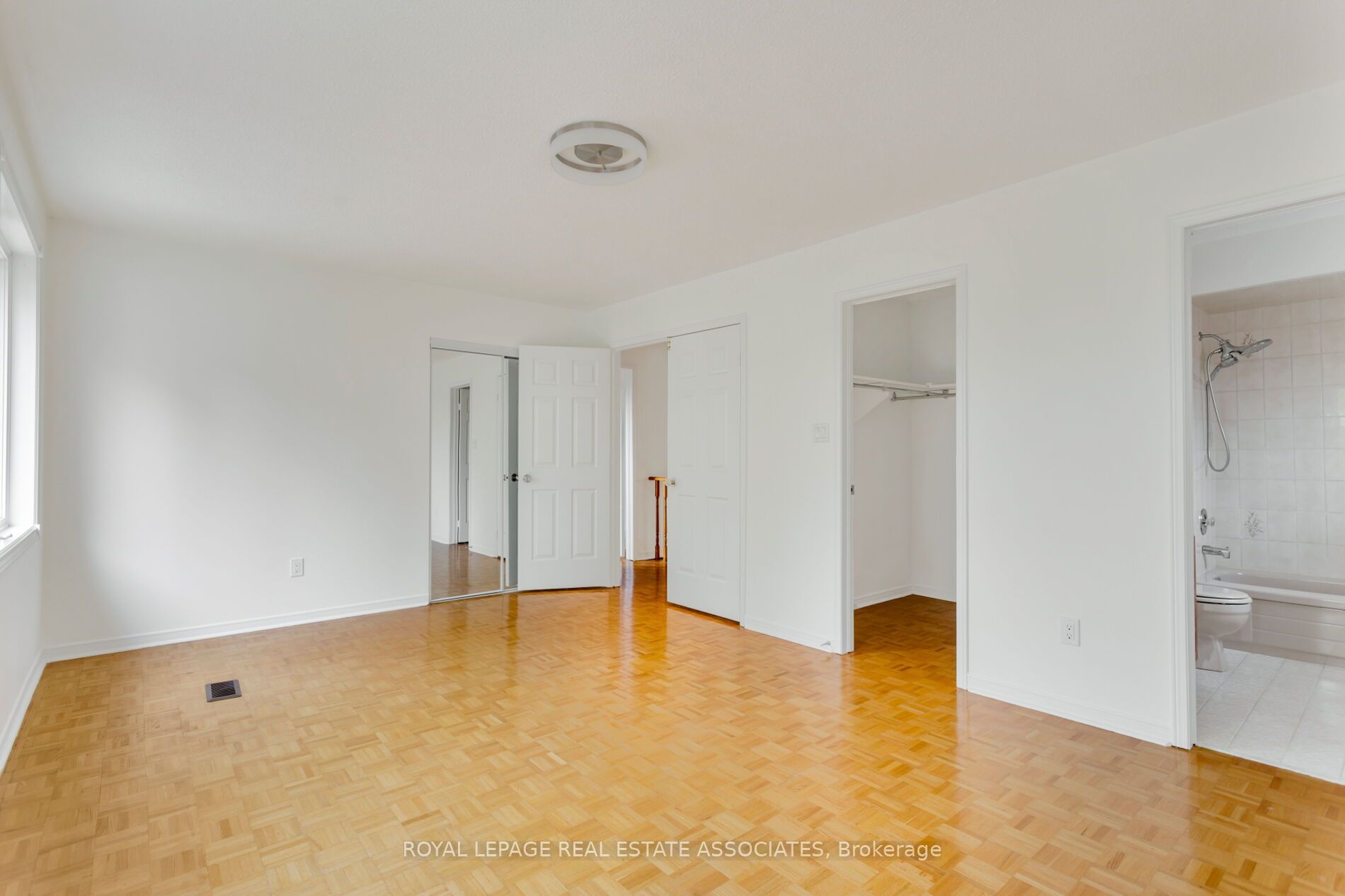 1410 Wakehurst Crescent Property Photo 32
