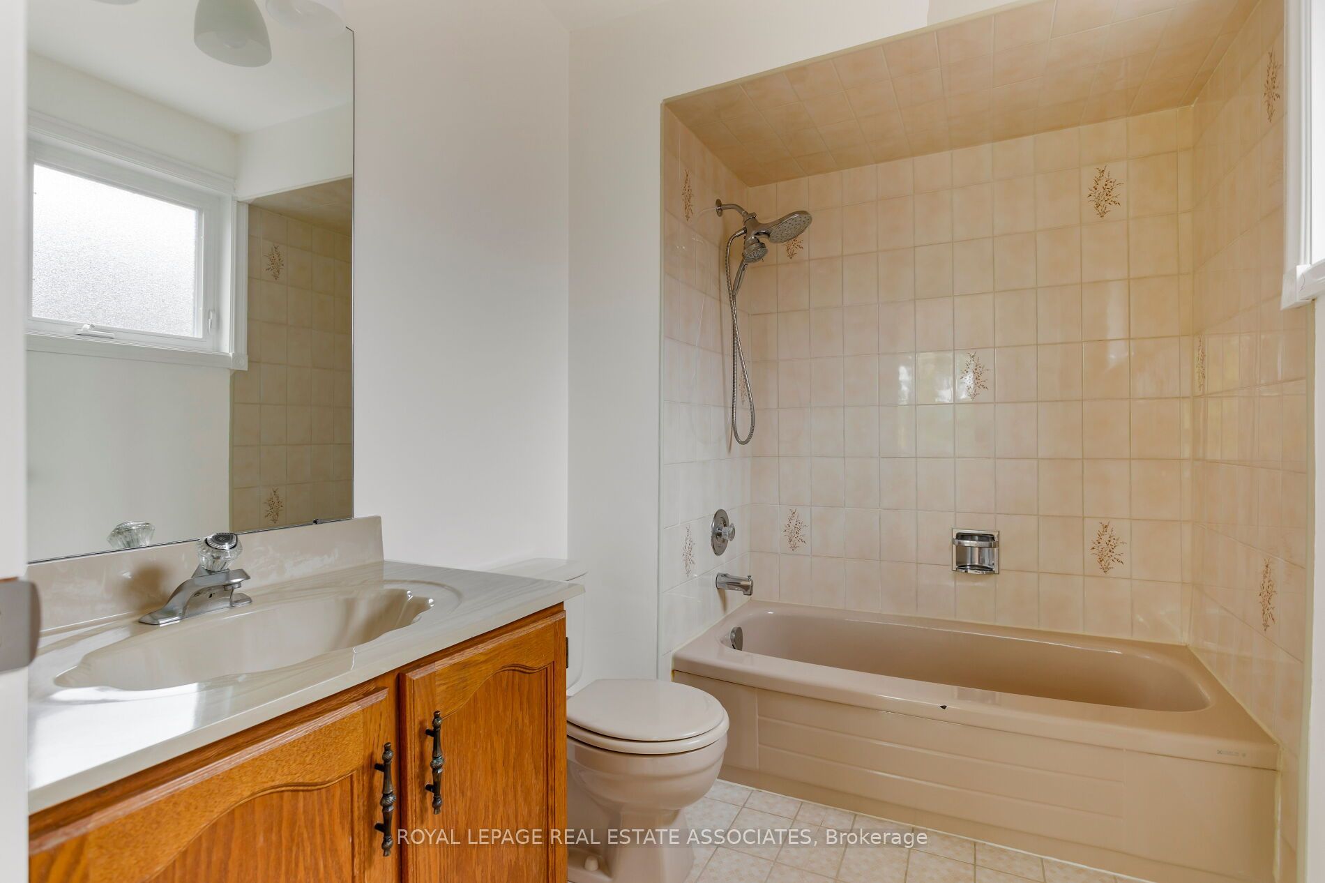 1410 Wakehurst Crescent Property Photo 33