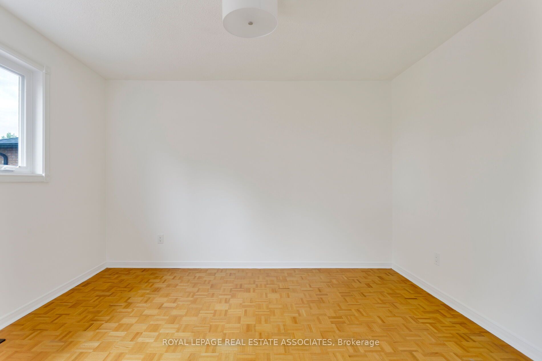 1410 Wakehurst Crescent Property Photo 35