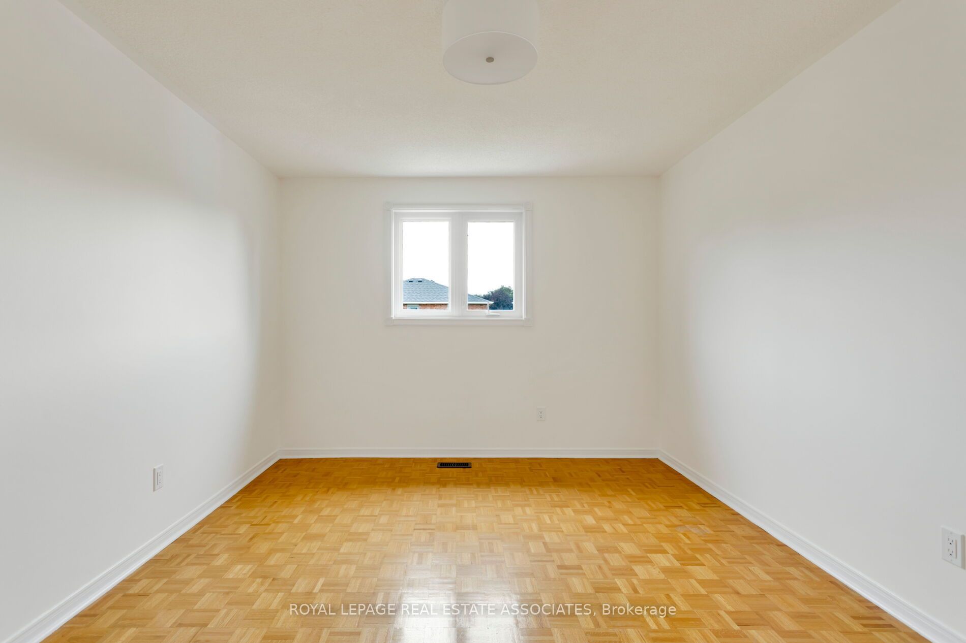 1410 Wakehurst Crescent Property Photo 39