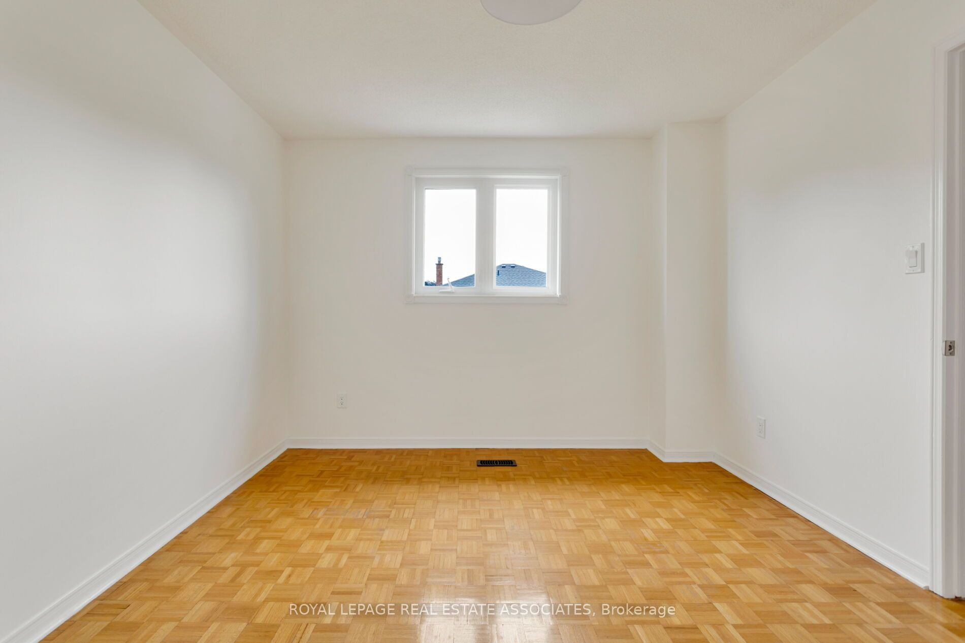1410 Wakehurst Crescent Property Photo 42