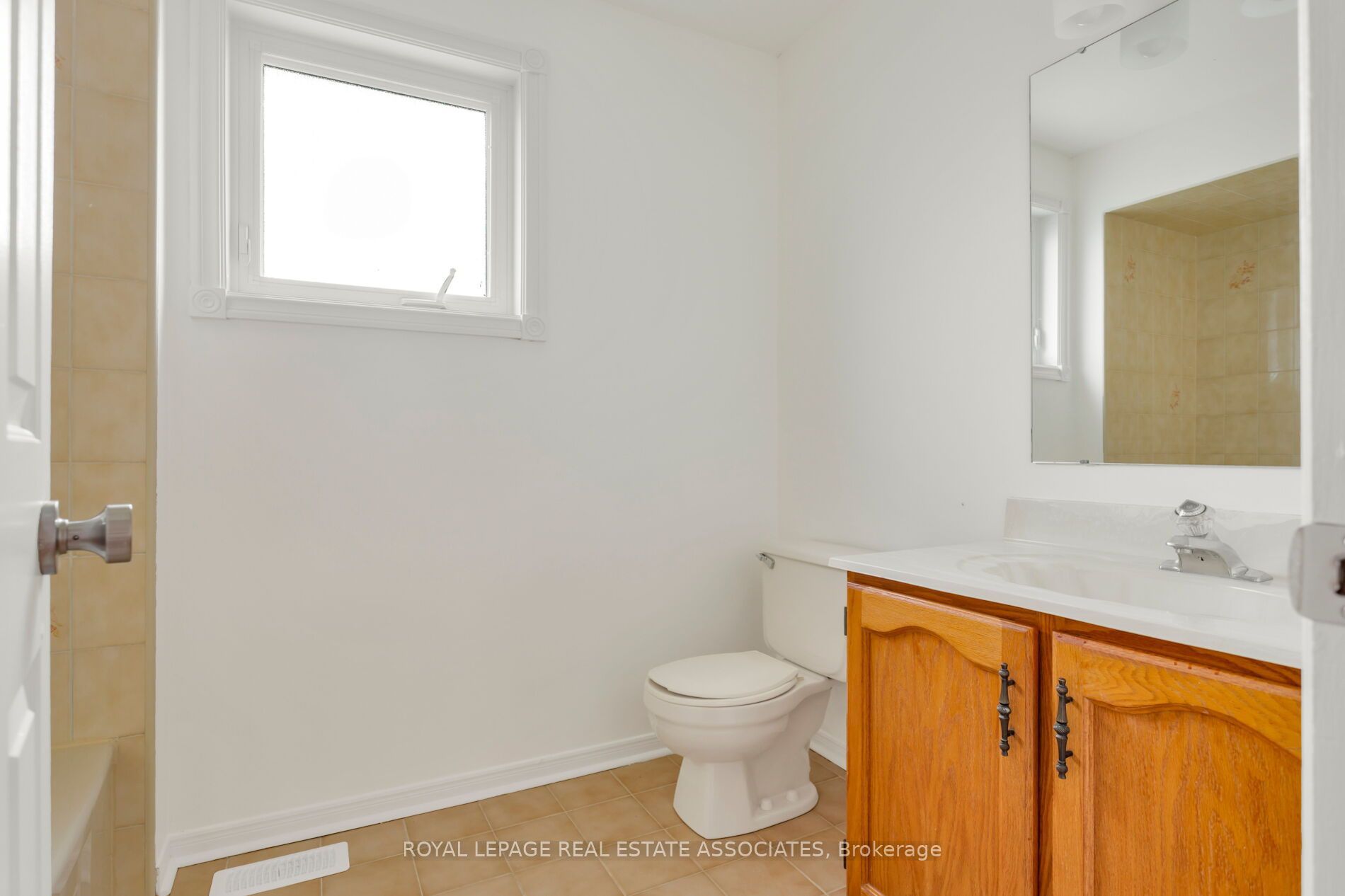 1410 Wakehurst Crescent Property Photo 44