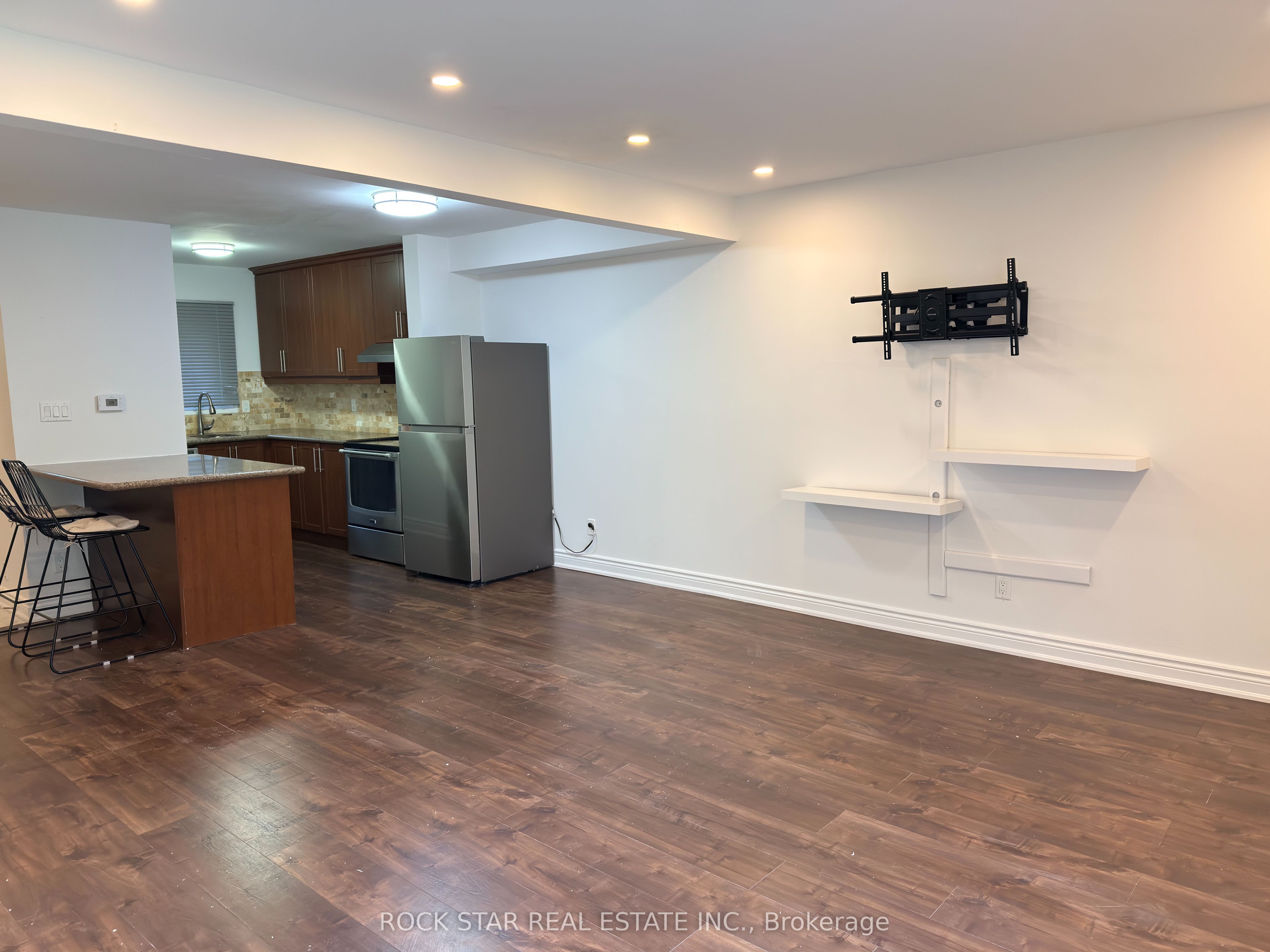 15 Hardcastle Court Upper Property Photo 3