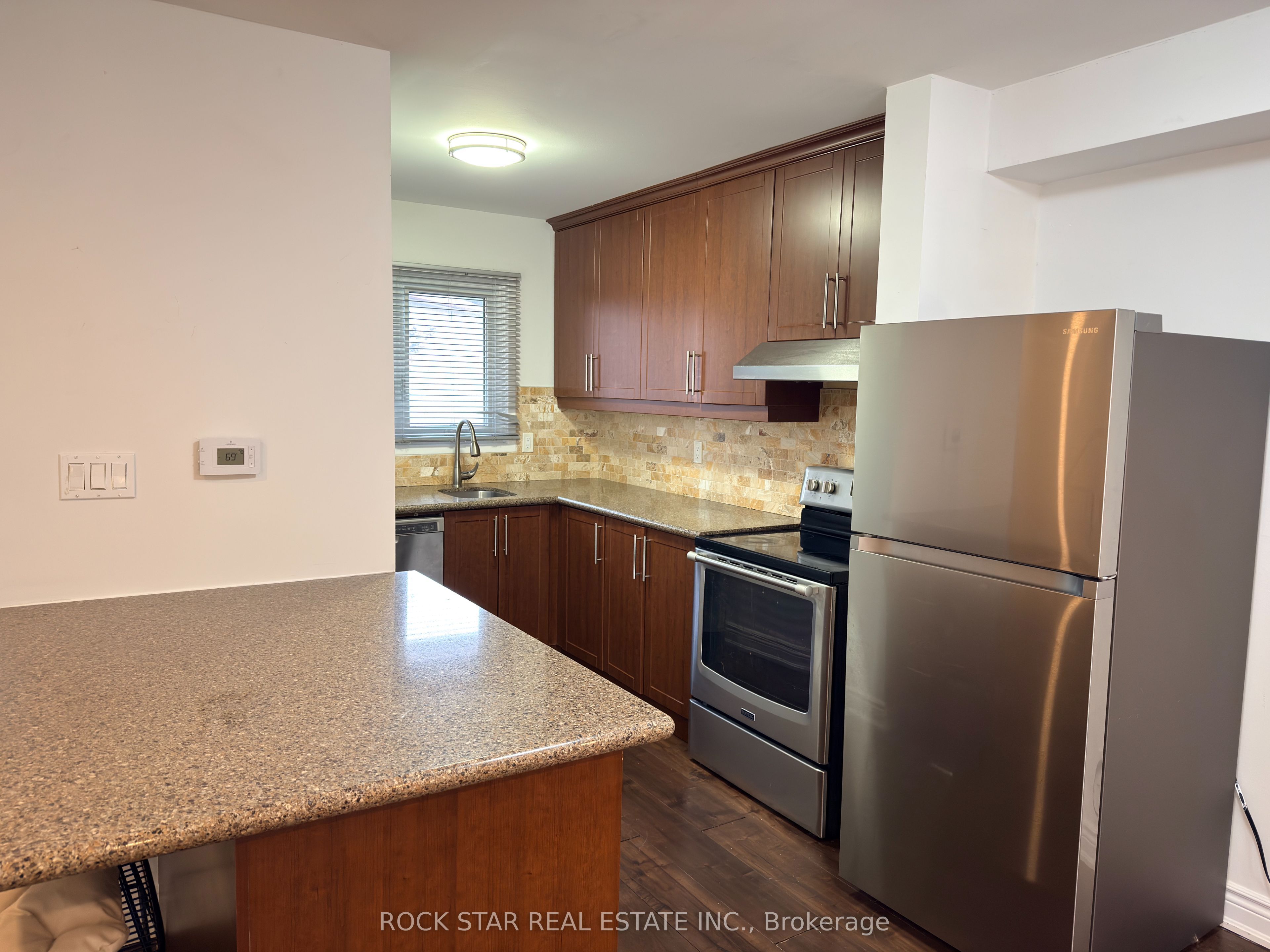 15 Hardcastle Court Upper Property Photo 6