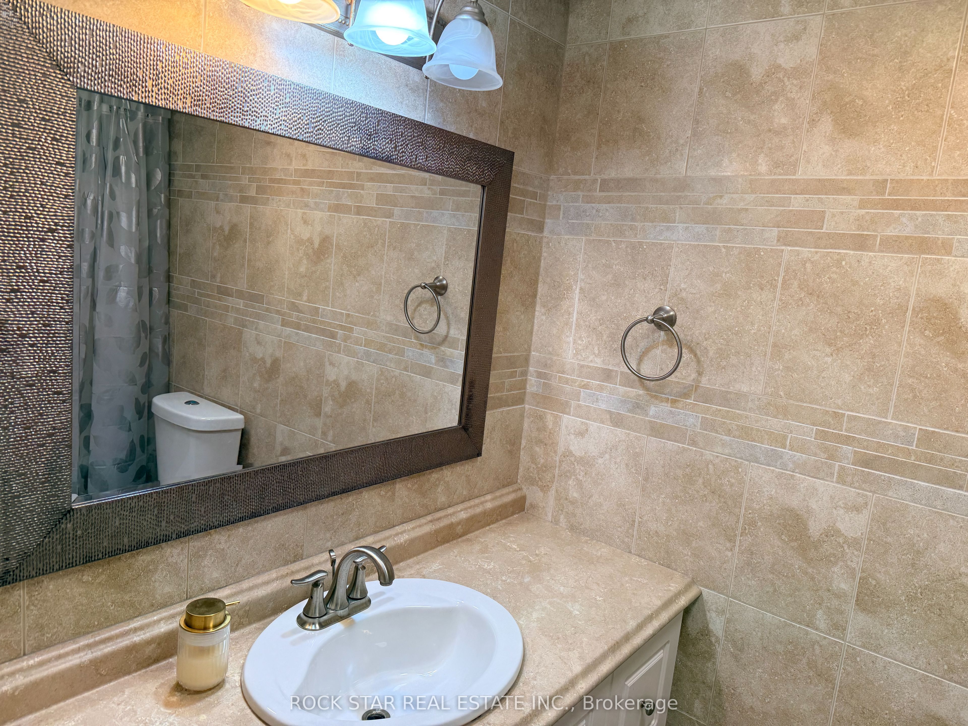 15 Hardcastle Court Upper Property Photo 8