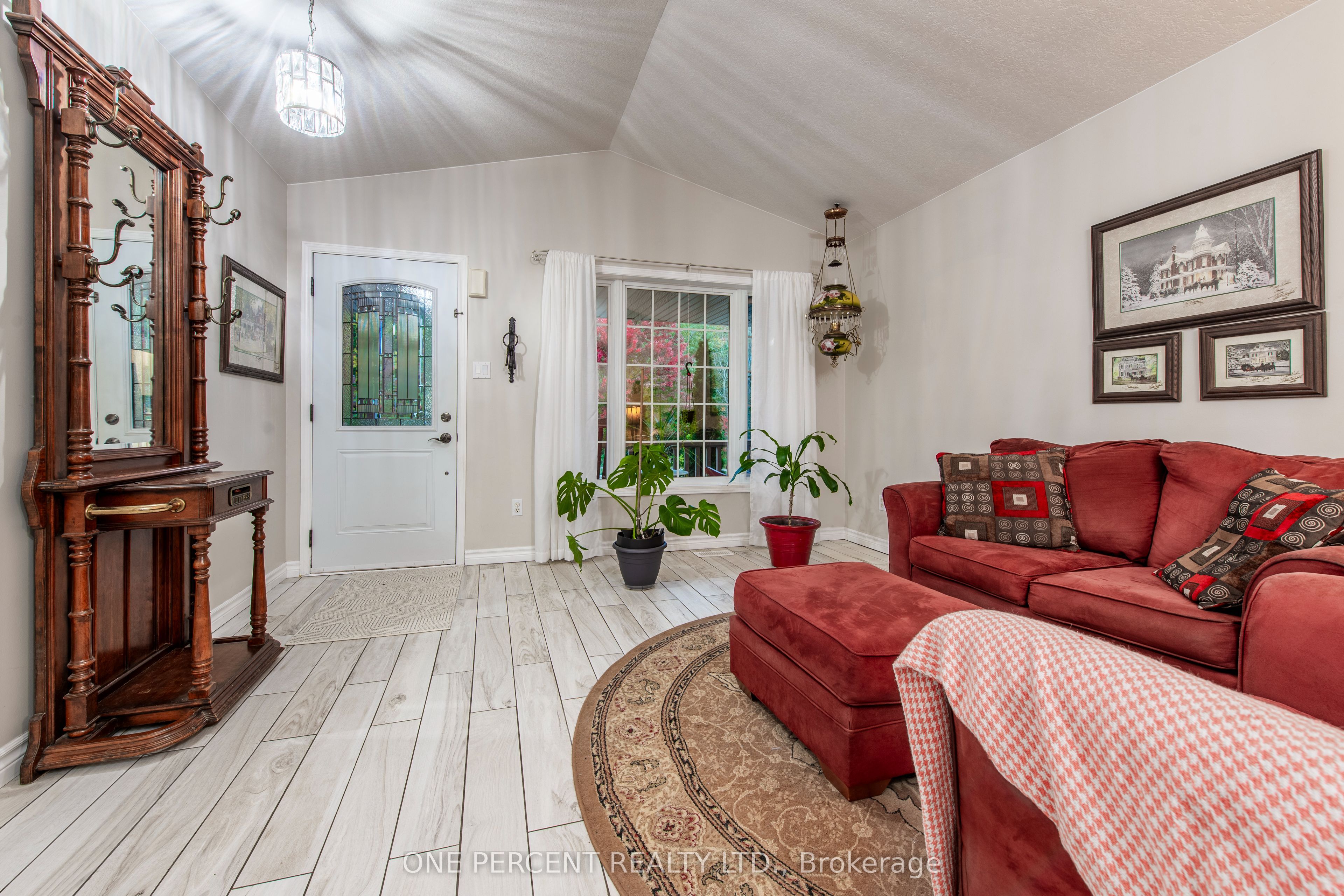76 Abbey Road W Property Photo 6