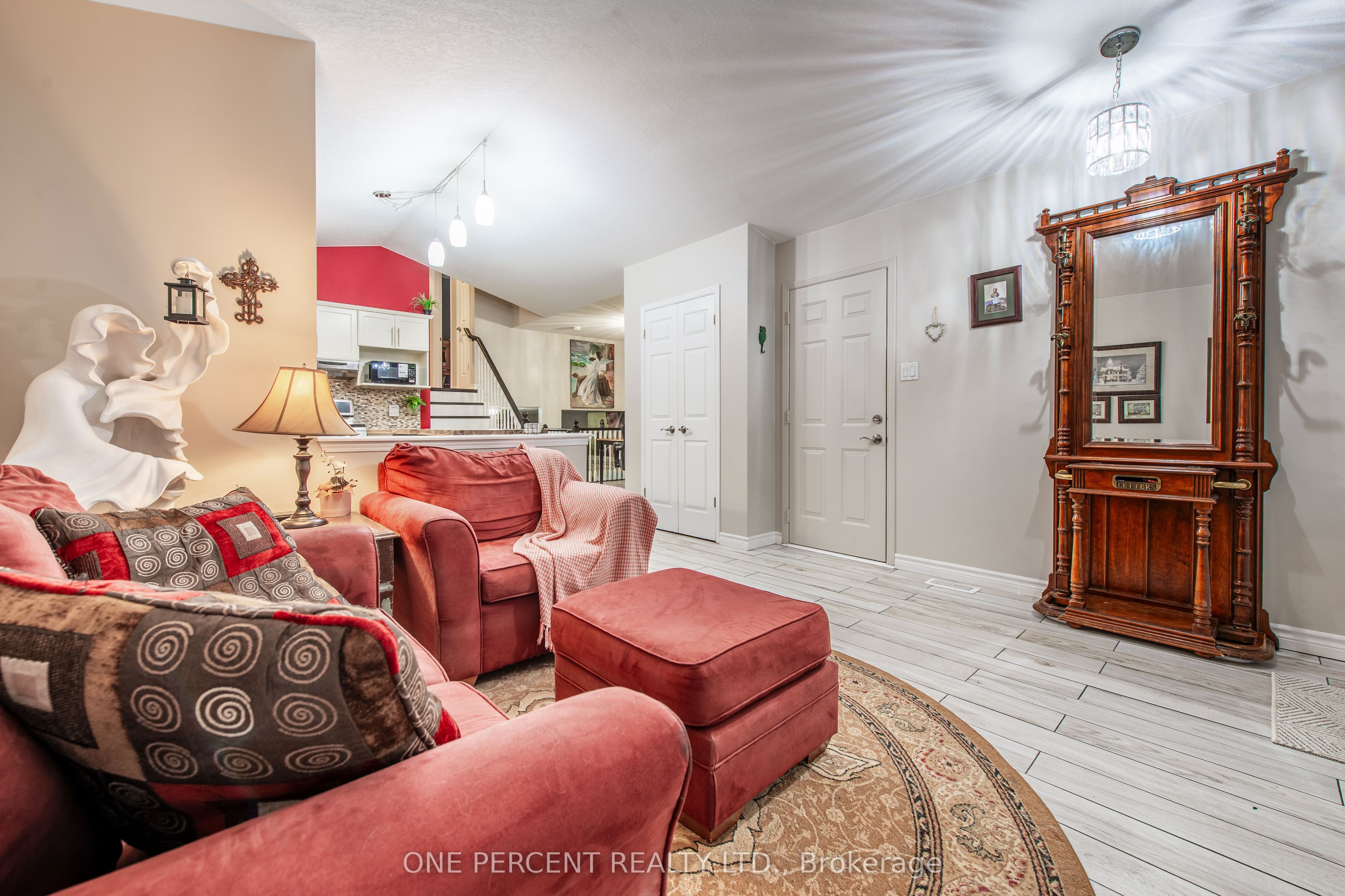 76 Abbey Road W Property Photo 7