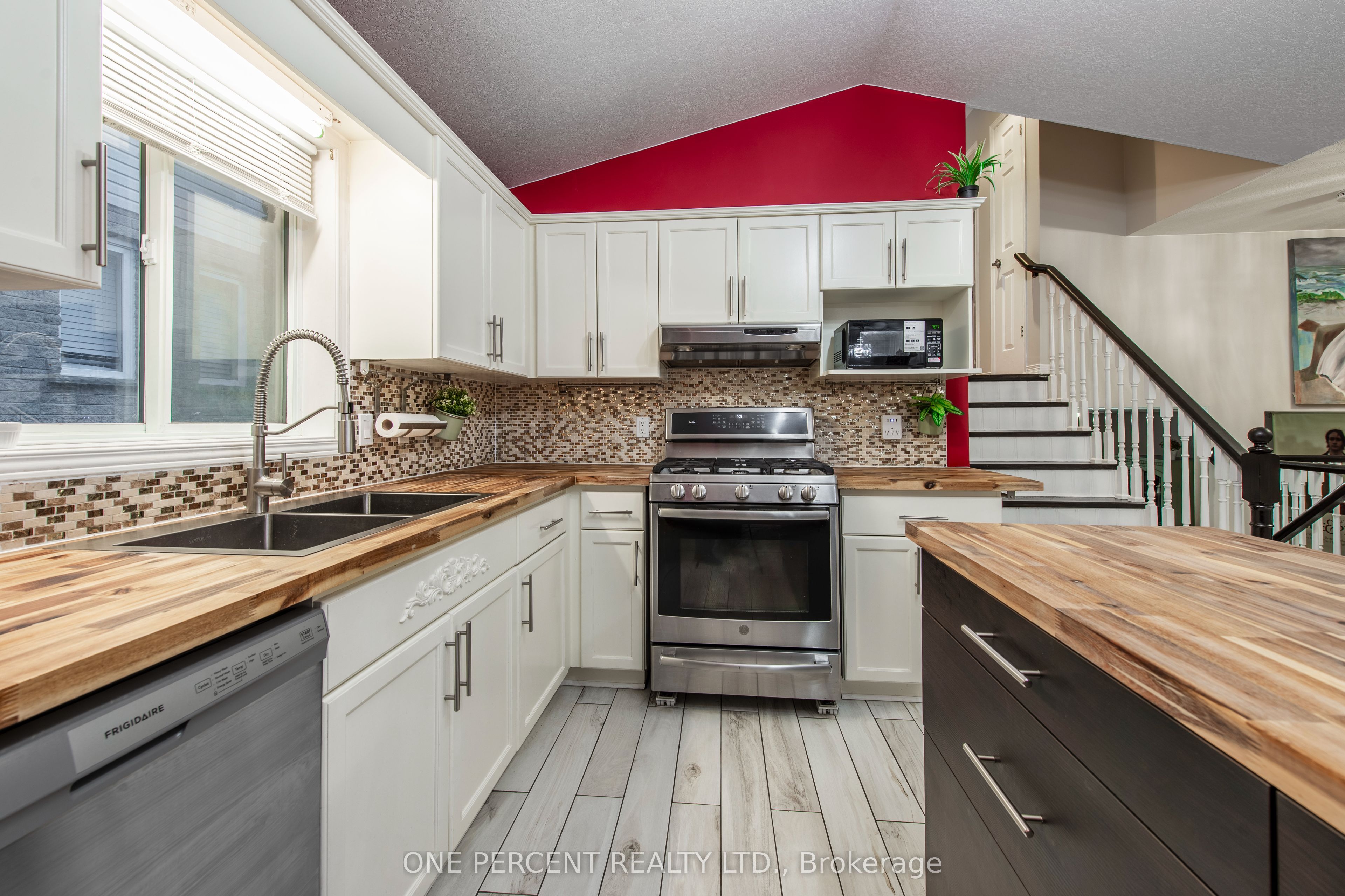 76 Abbey Road W Property Photo 11